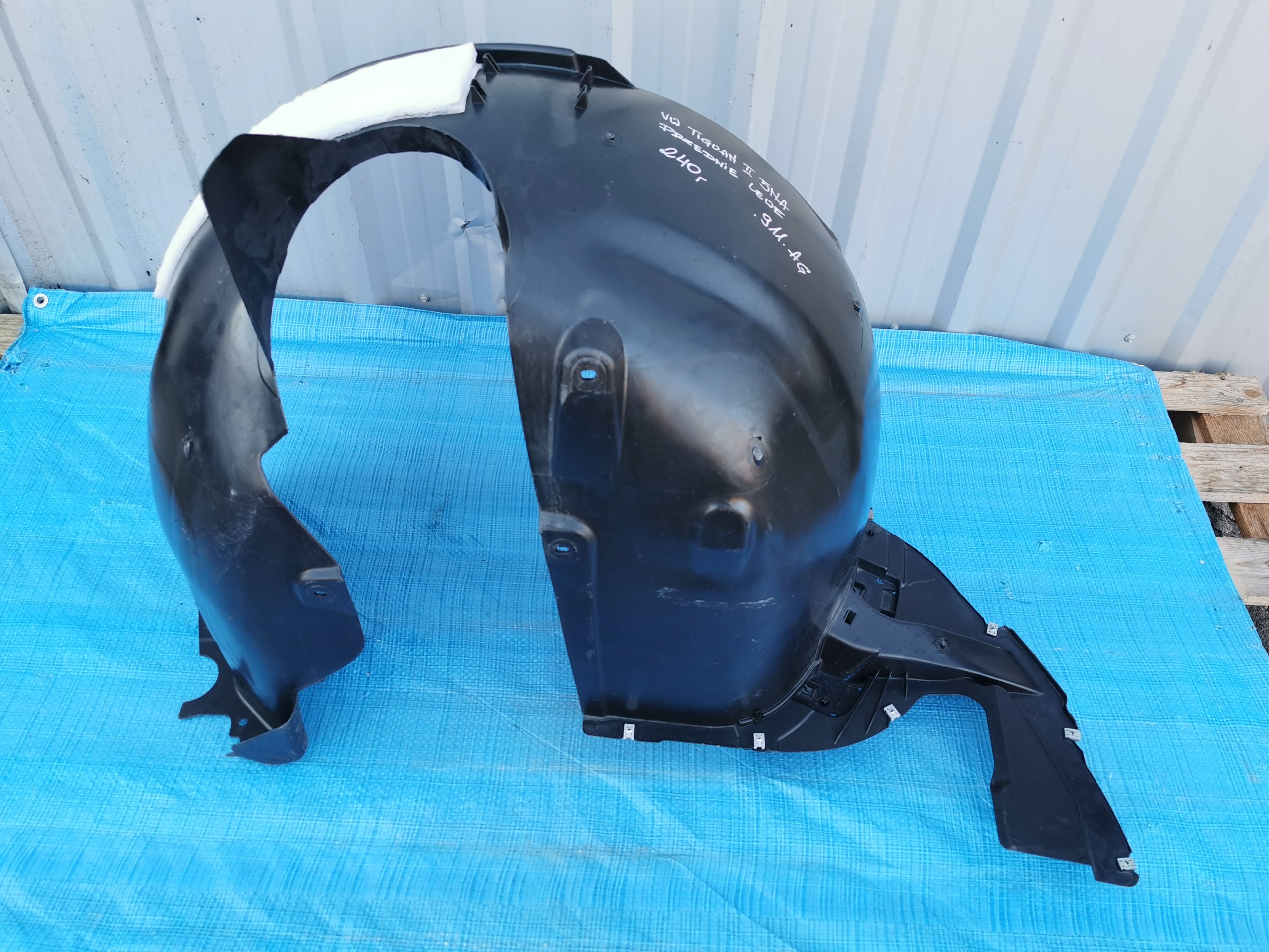 VW TIGUAN IIna ПІДКРИЛЬНИК ЗЛІВА ПЕРЕД PRZEDNIEna805911ag