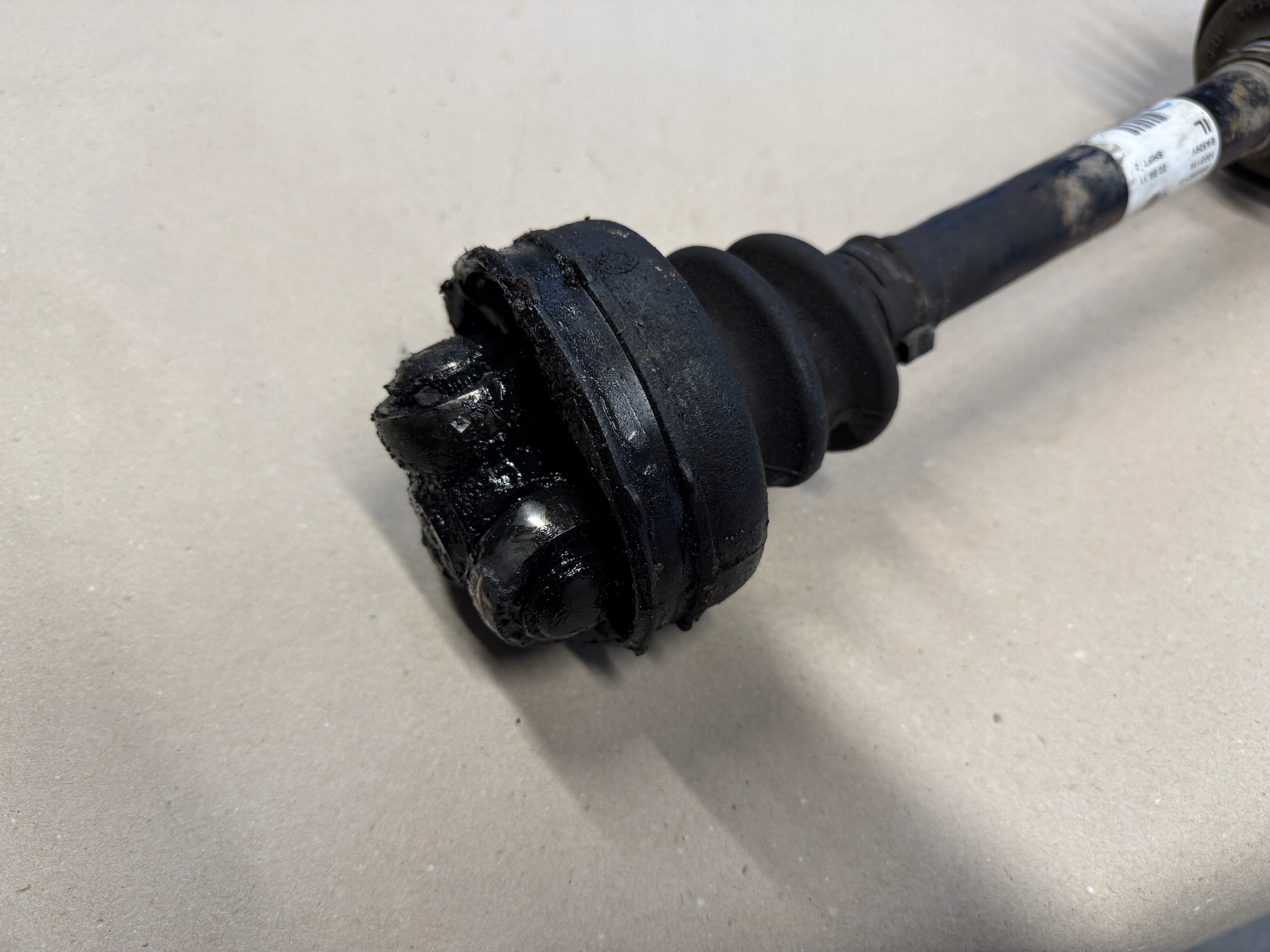 MINI COOPER R56 2.0D AUTOMAT semi-axis left 7599263