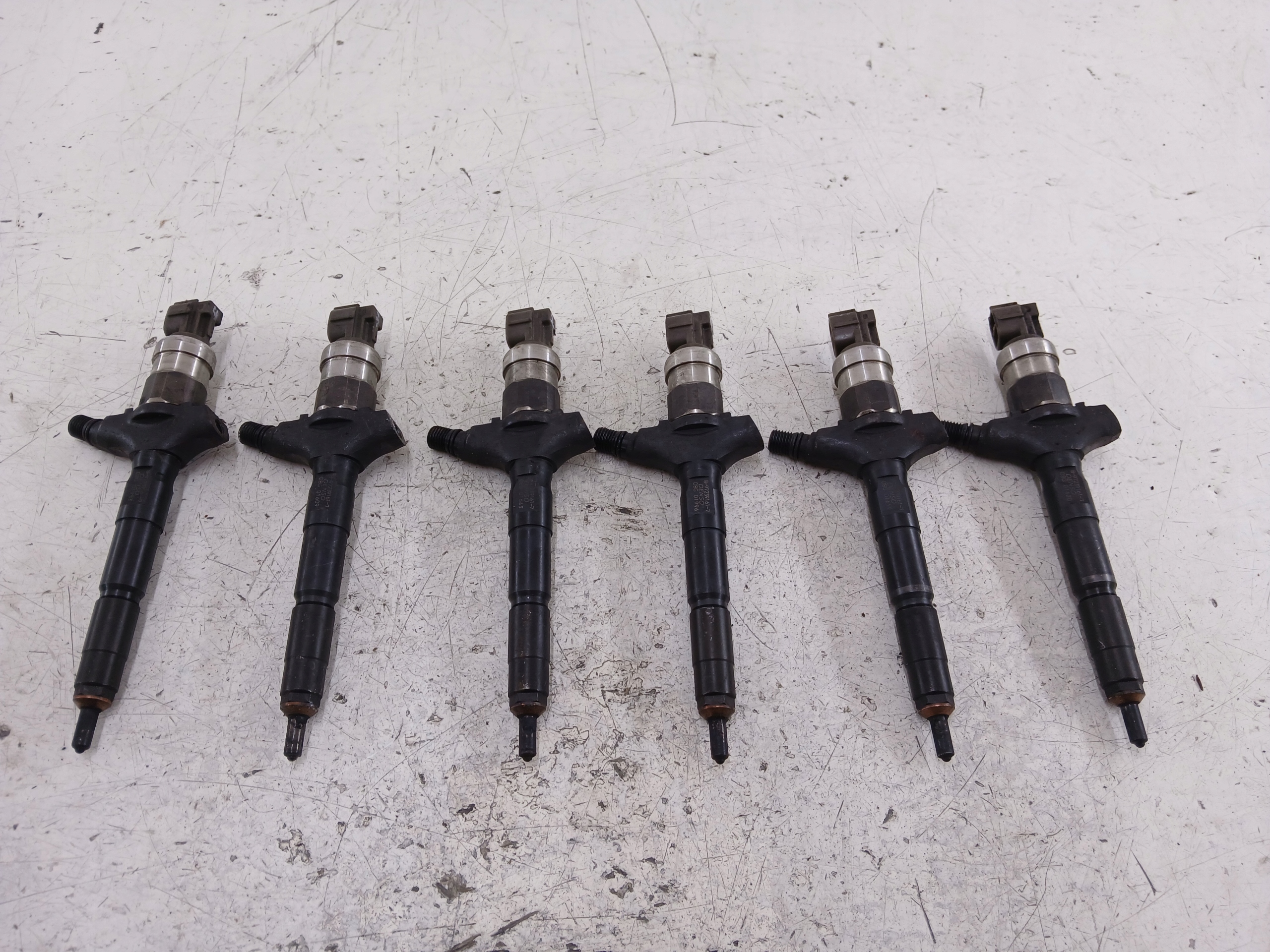 RENAULT ESPACE IV VEL SATIS 3.0 DCI injector 8-97239161-7