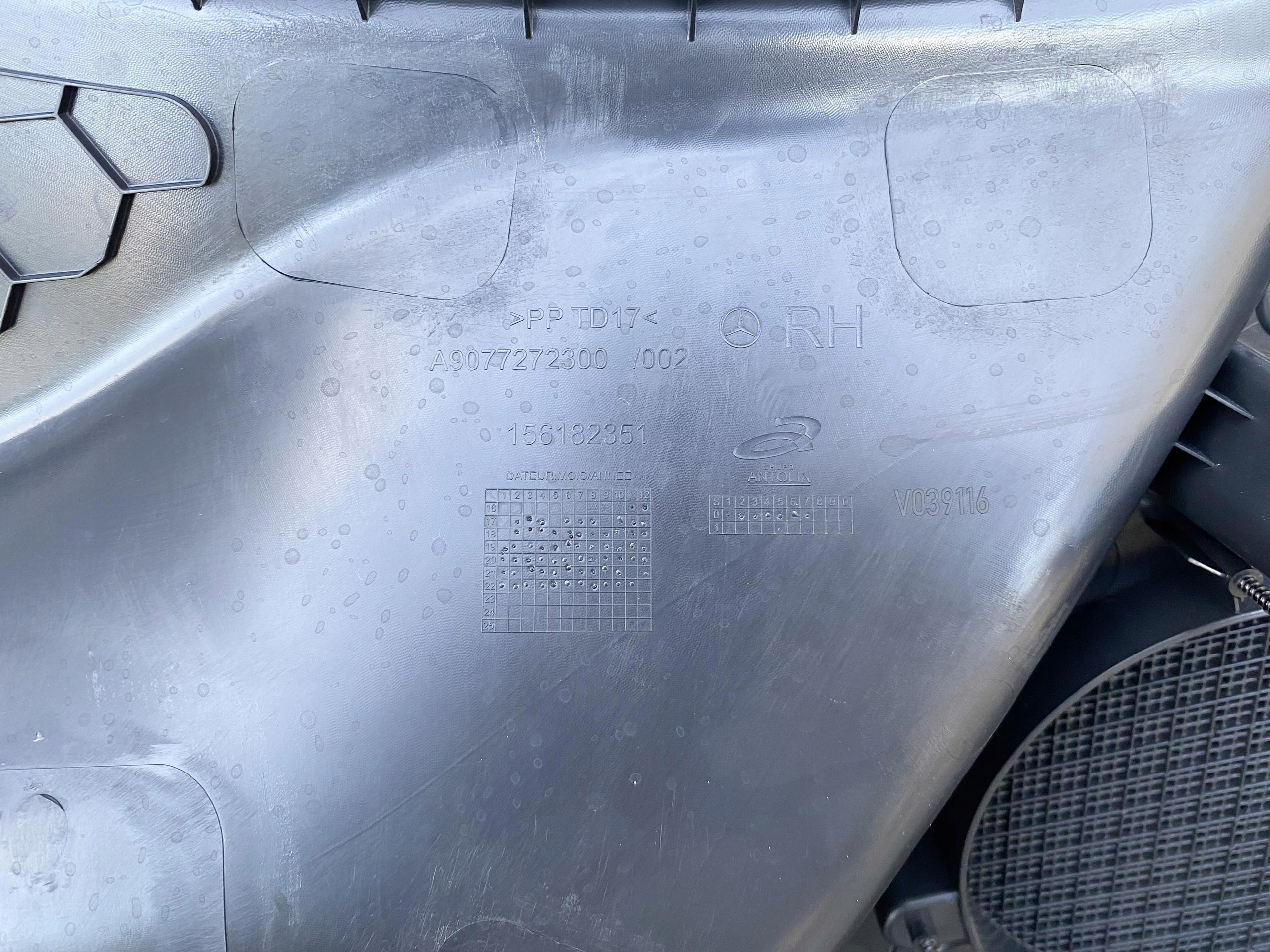 SPRINTER 907 910 17- side door PRZEDNICH right original A9077272300