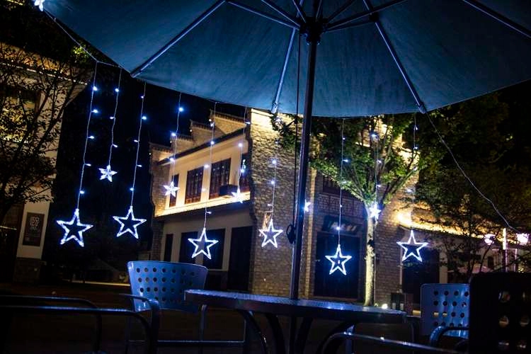 LAMPKI GIRLANDA ŚWIETLNA 138 LED KURTYNA ZIMNY Marka BNTrade