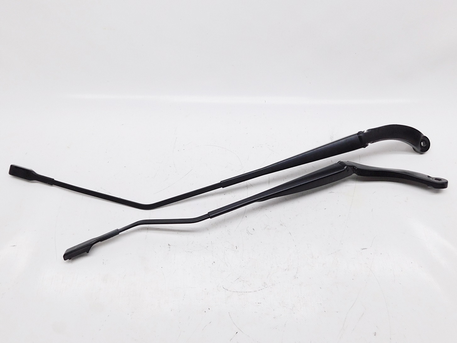 288866528R 288812365R - Рычаг стеклоочистителя передний Renault CAPTUR и 13-17 EU