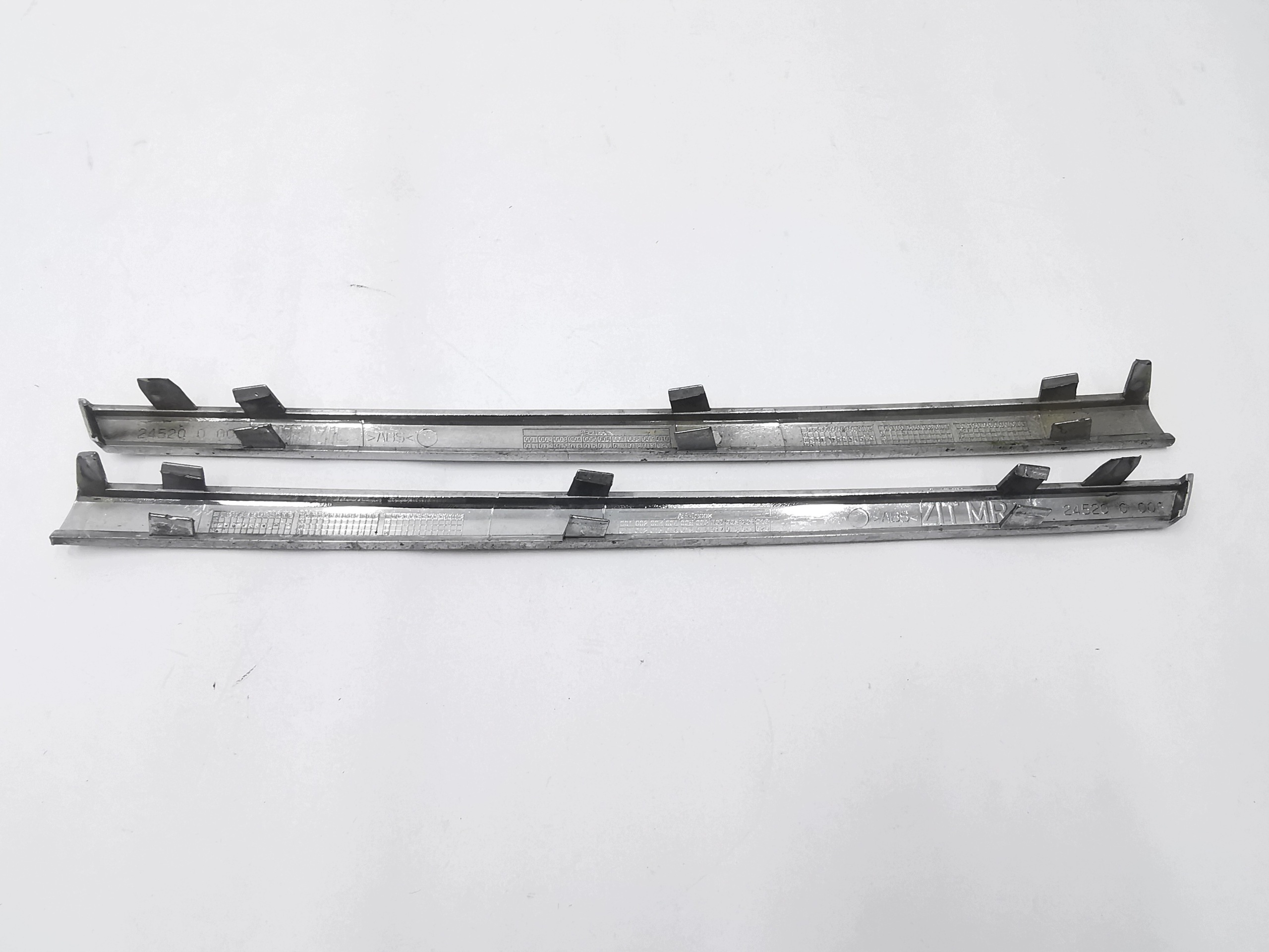 moulding GRILLA left right MERCEDES W204 / 245200005 / 245200006