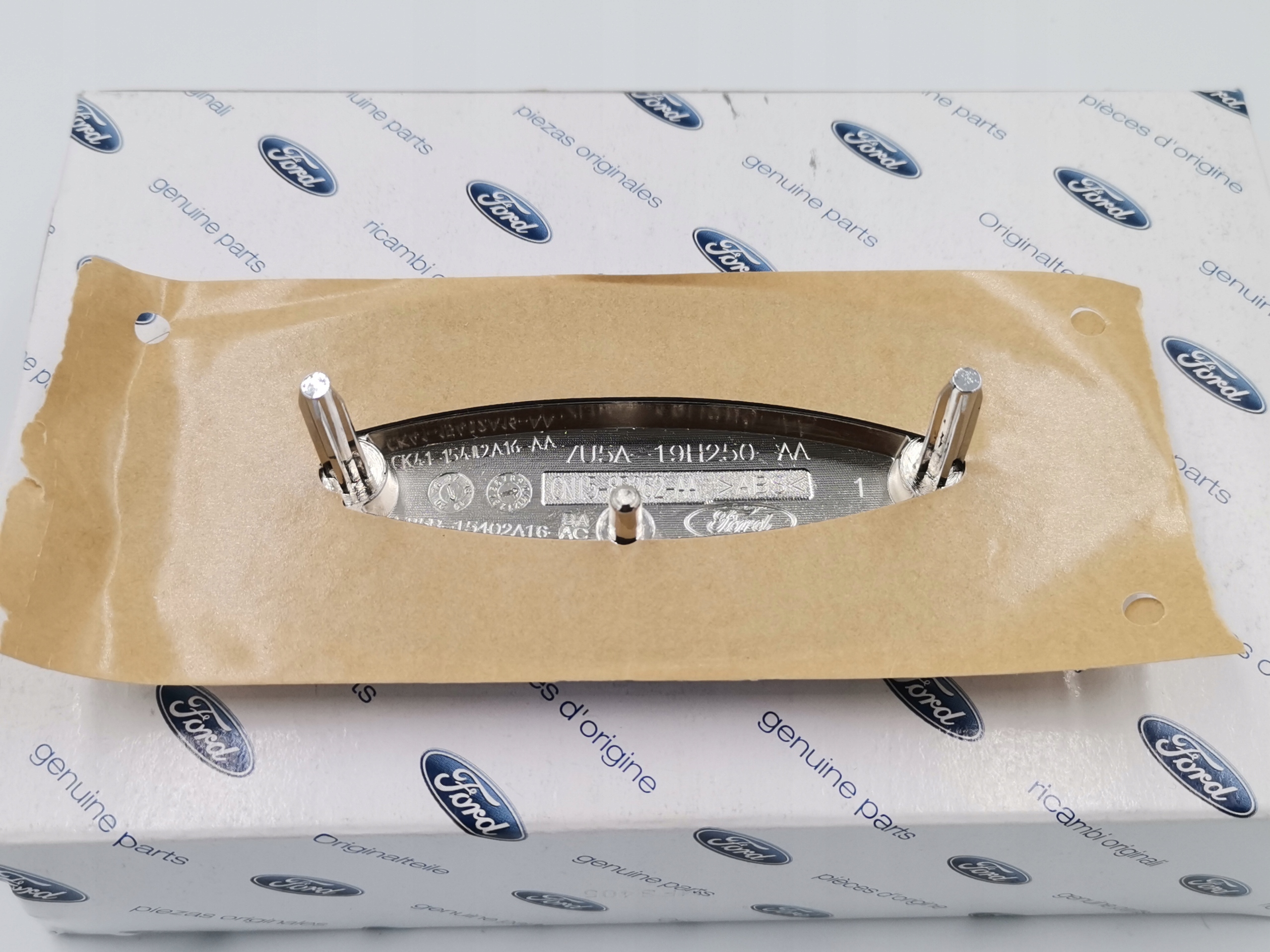 EMBLEMAT LOGO ZNACZEK TYL FORD MONDEO Mk4 147x57mm Part number 7U5A 19H250 AA