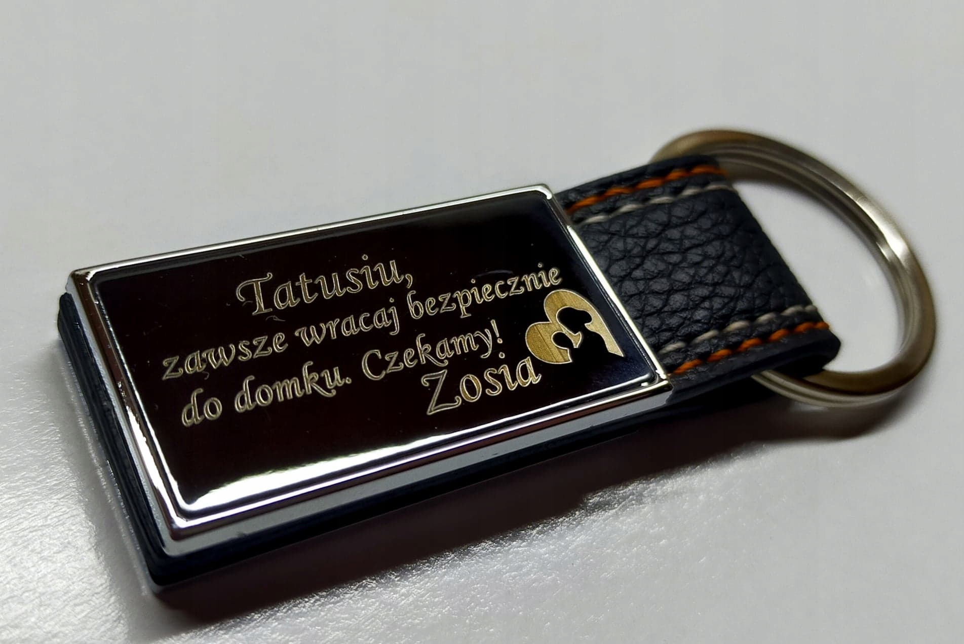 

Brelok metalowy do kluczy eko skóra z grawerem