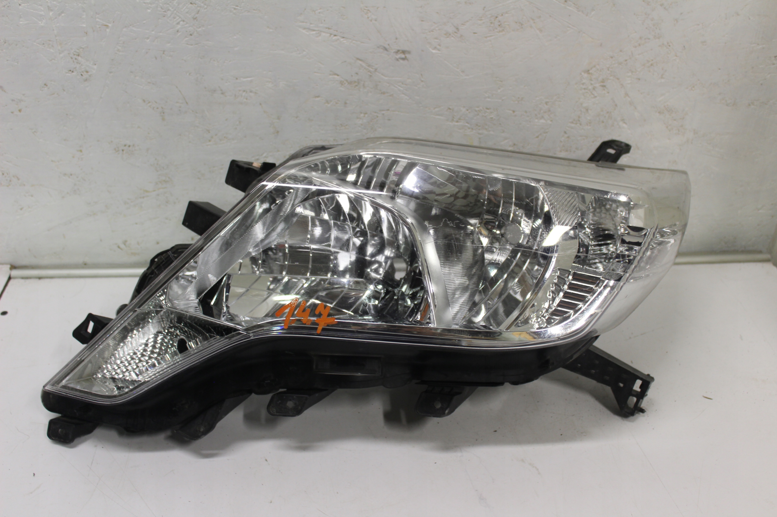 ФАРА ЛІВА ПЕРЕД TOYOTA LAND CRUISER 150 РЕСТАЙЛІНГ