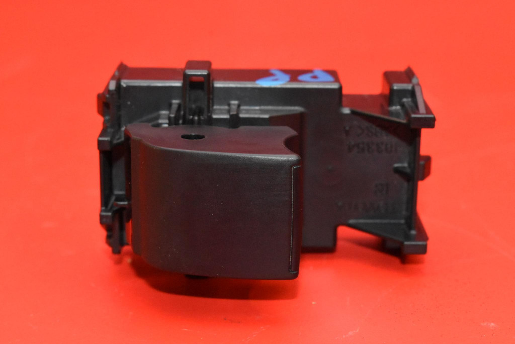 switch lifting windows right front 193354 TOYOTA YARIS CROSS 20
