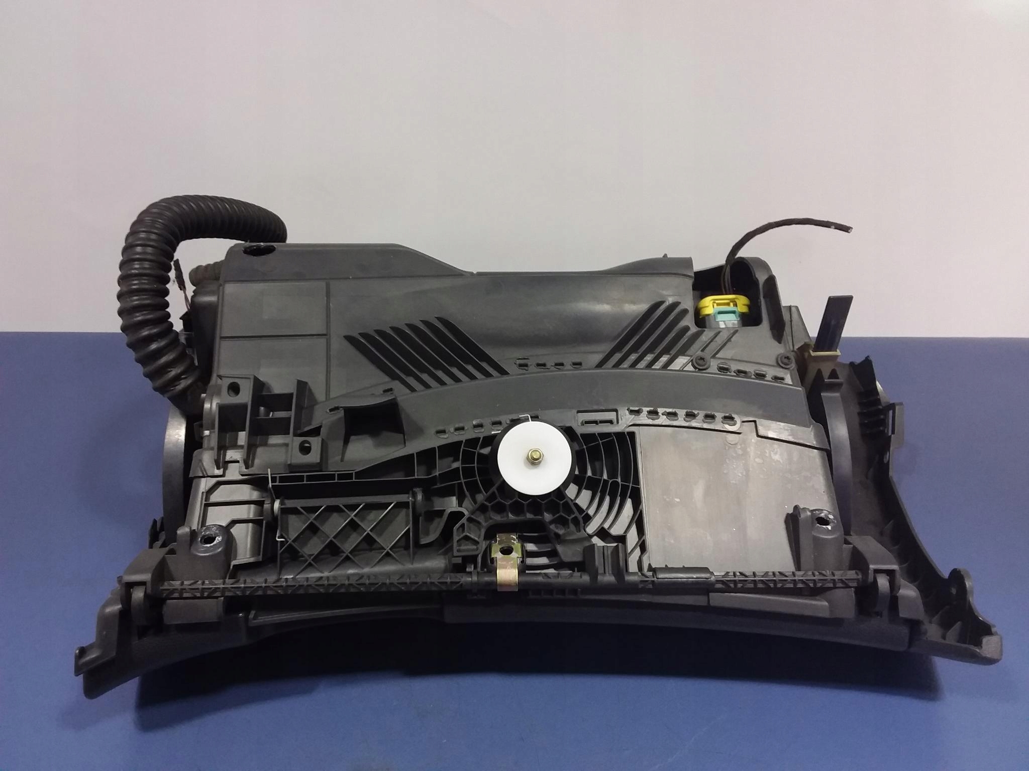 SKODA OCTAVIA II SCHOWEK PASAŻERA EUROPA Numer katalogowy części 1Z1857097