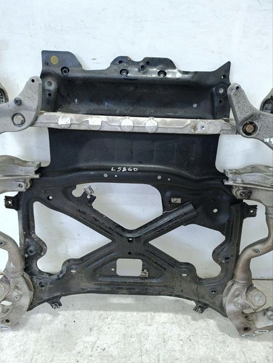 Усилитель Bentley BENTAYGA 2017 с спереди 4M0399345