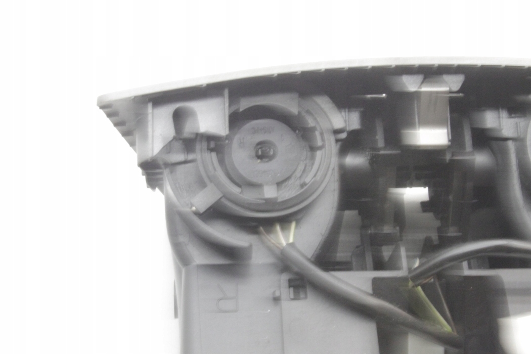 воздуховод (дефлектор) центральной консоли 7 (E65, E66, E67) 7002395 6.0бензин 327kW