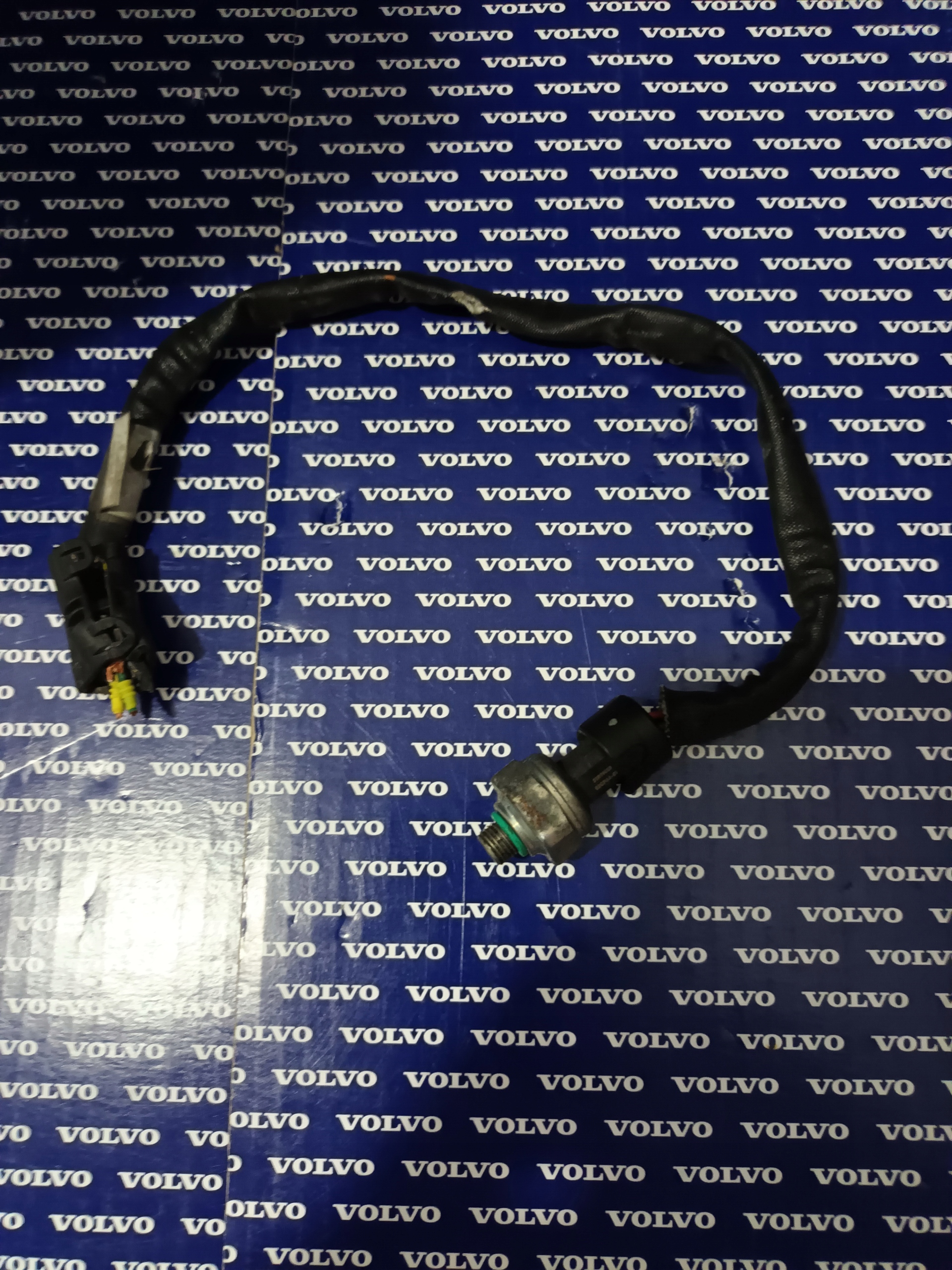 Volvo OE 21065047 датчик тиску кондиціонера