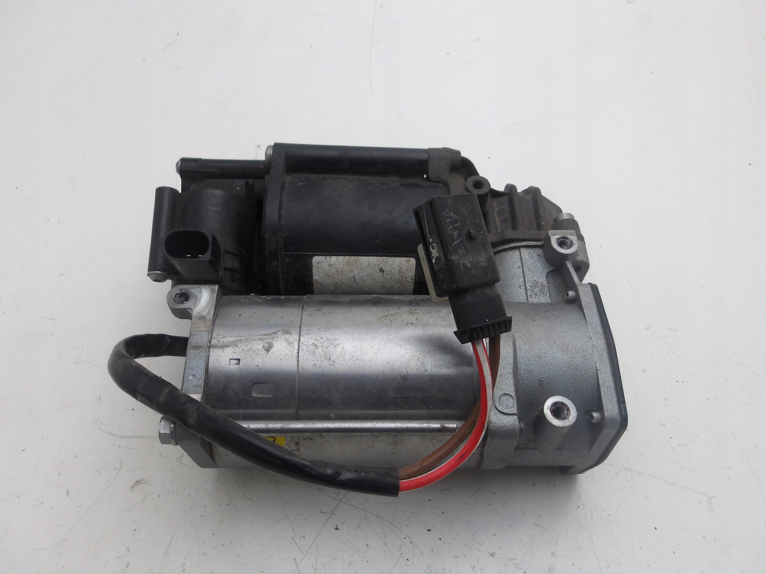MERCEDES E-KLASA W213 18-22 compressor; springing WABCO A09932000047 OE