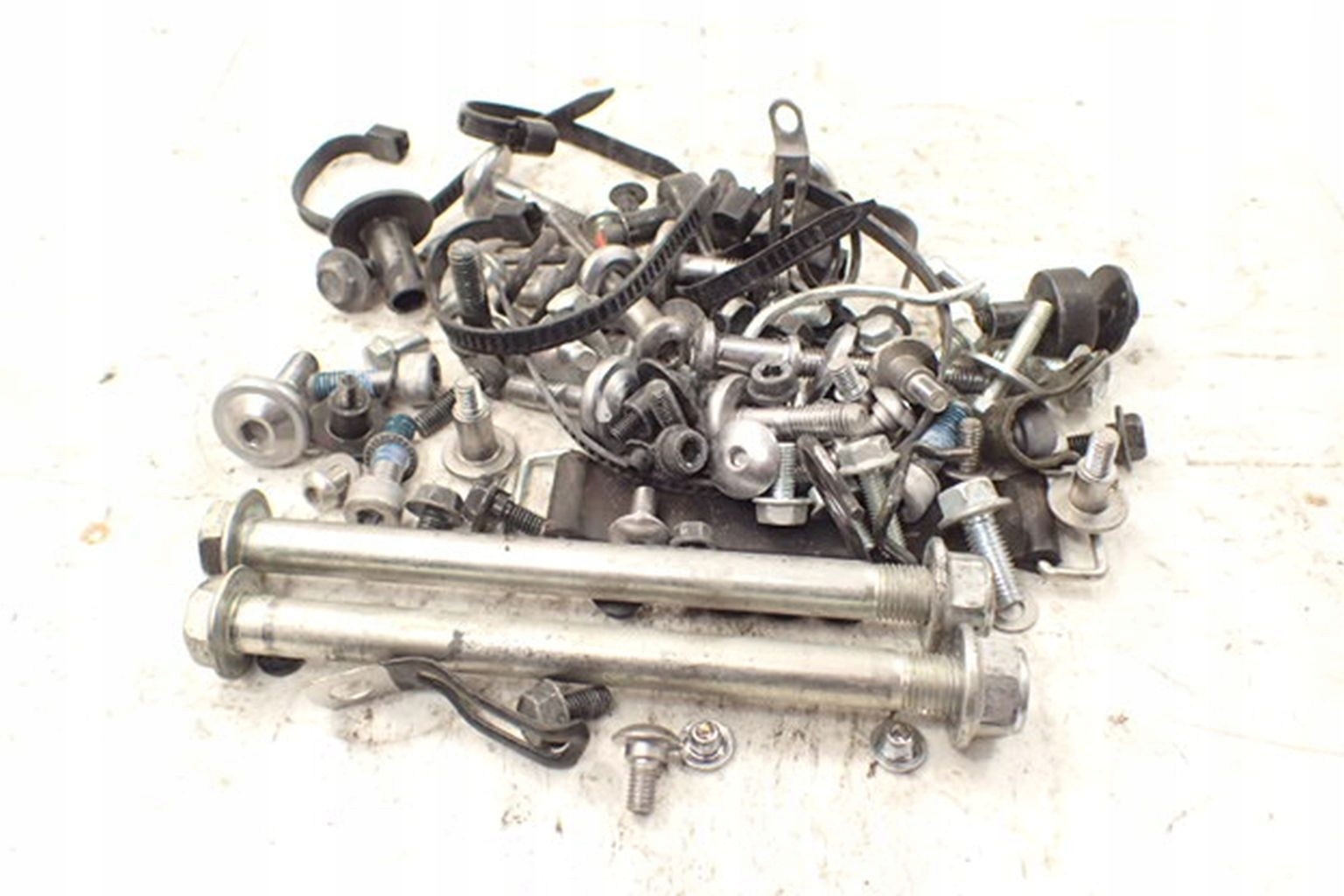 Suzuki GSF 650 Bandit 06-08 Śruby z demontażu