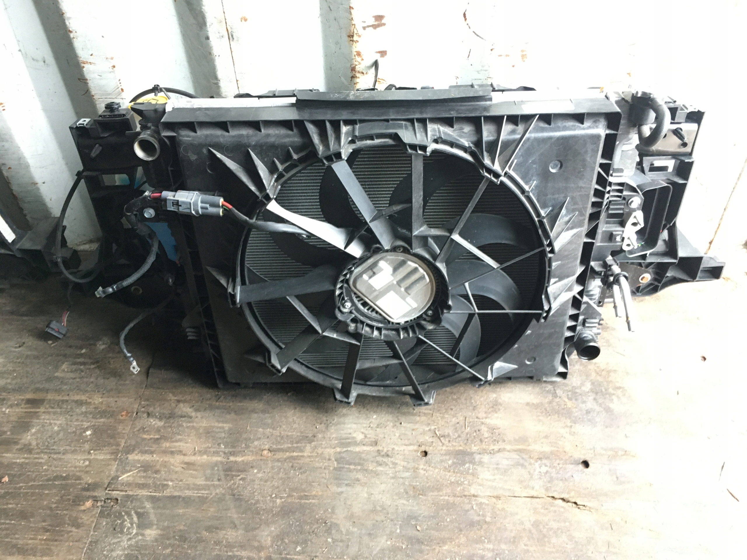 DODGE RAM V 19< PAS PRZEDNI CHŁODNICE WENTYLATOR KOMPLETNY Typ samochodu 4x4/SUV