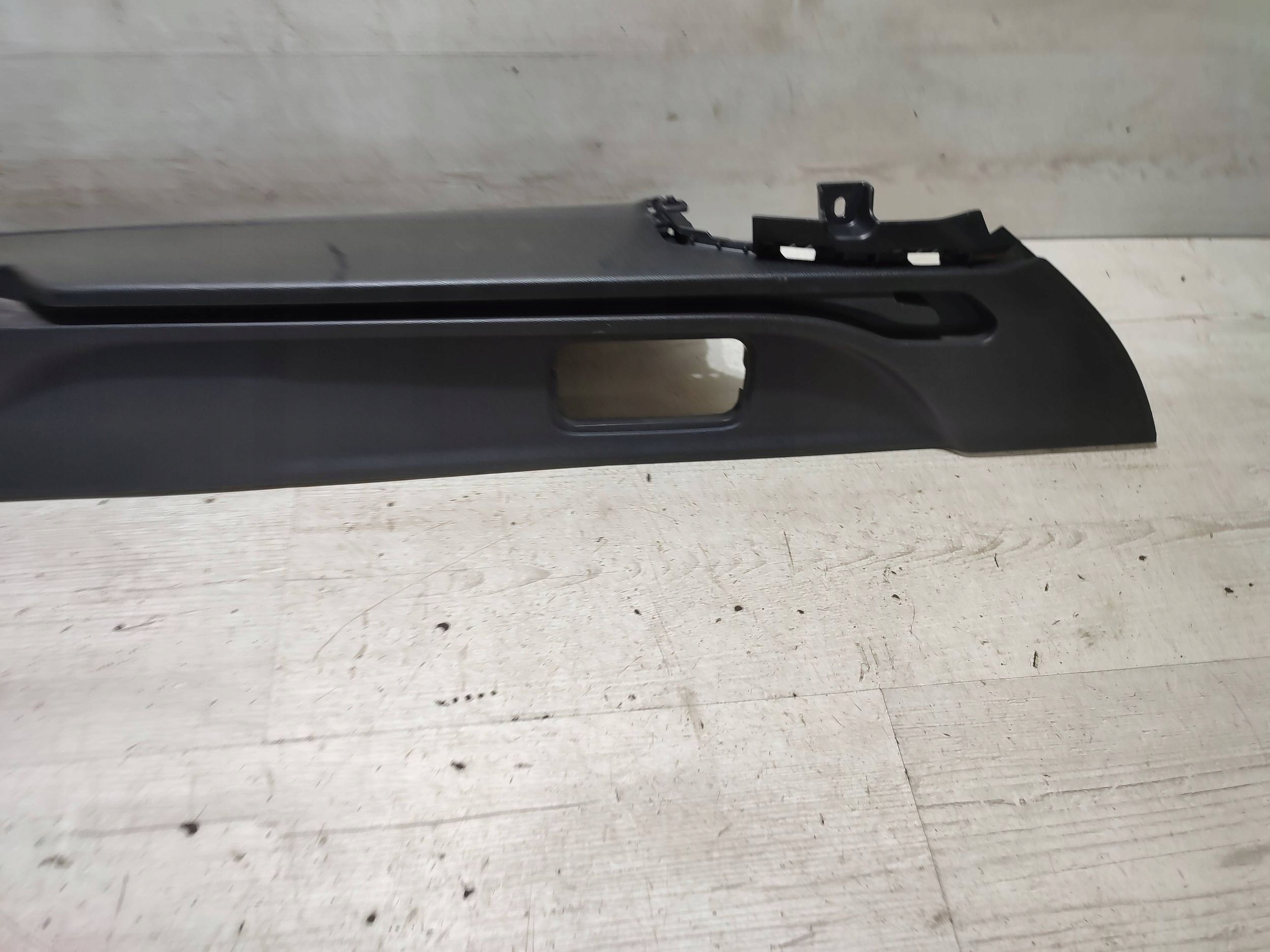 Peugeot 308 2019 rear part side right holder polki/rolety boot