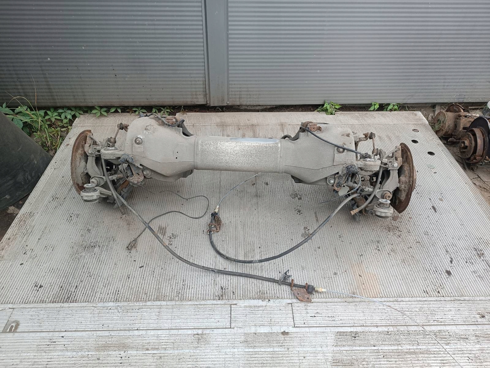 BELKA OŚ ZAWIESZENIA TYŁ PEUGEOT 407 I COUPE