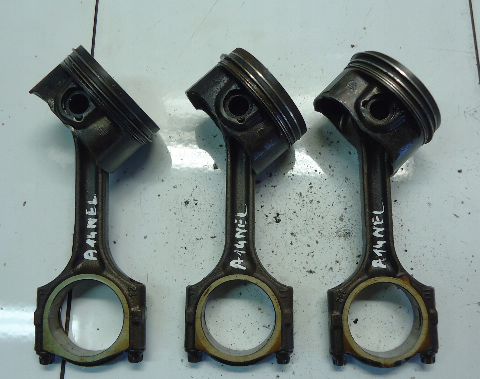OPEL CORSA D ASTRAJ 1.4T A14NEL Piston avec bielle