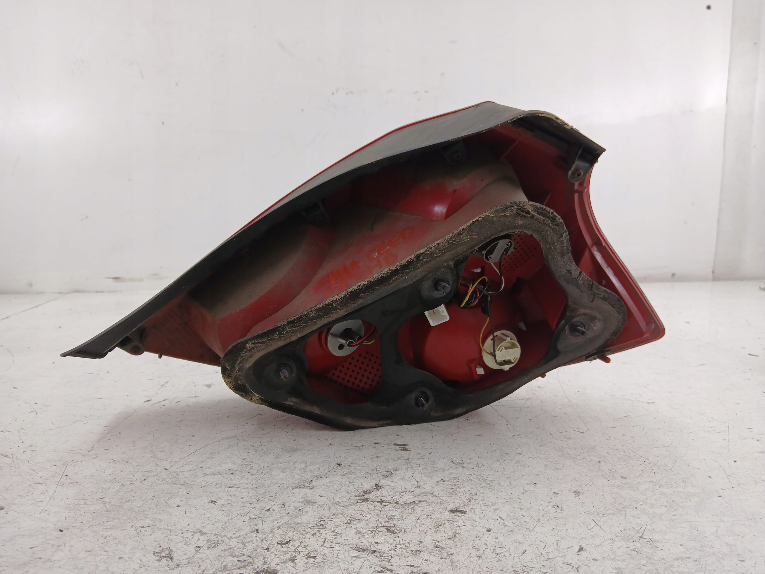 KIA CEED and HB light left rear part