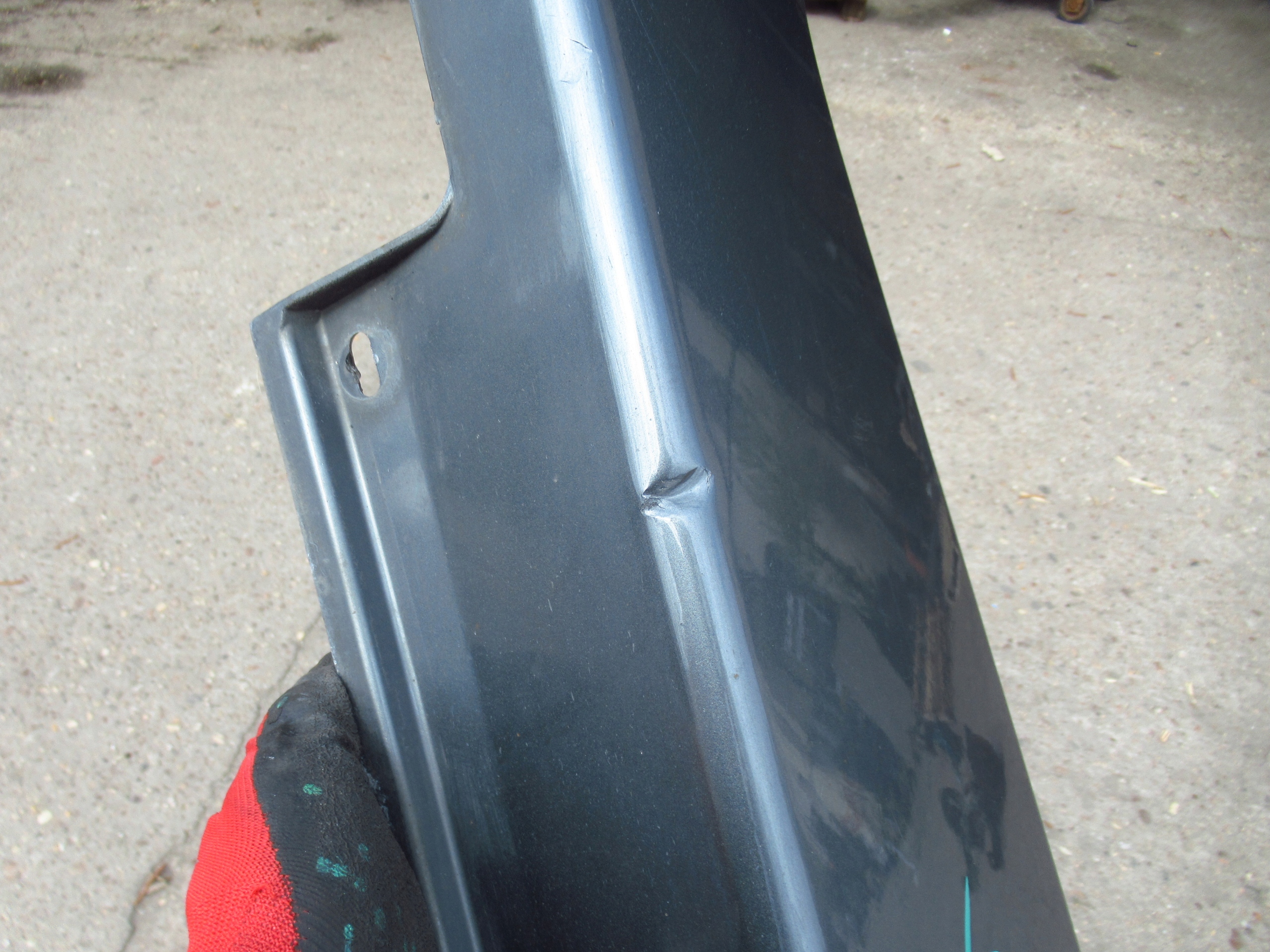 BMW E61 lišta krytka prahová pravá 7033760