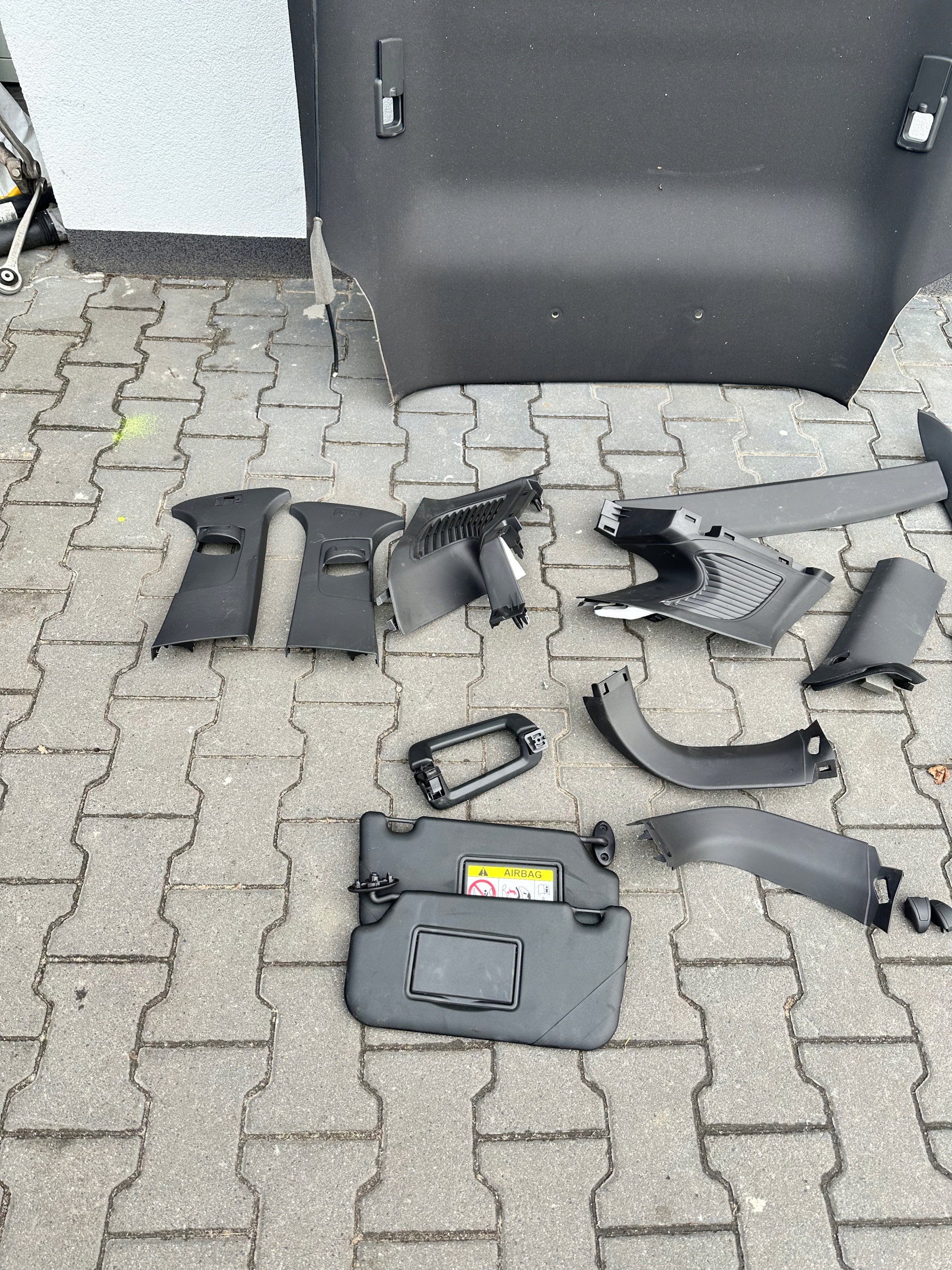 FOCUS MK3 LIFT KOMBI ST PODSUFITKA CZARNA SŁUPKI Typ samochodu Samochody osobowe