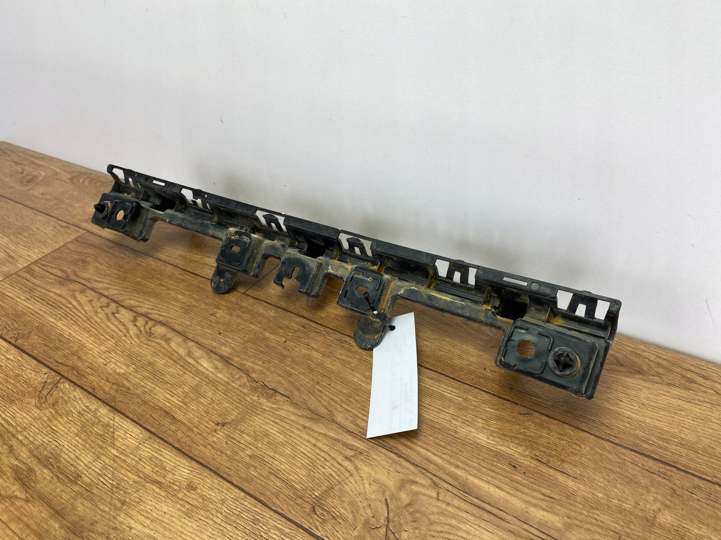 bumper bracket of the rear left Ford Mustang VI 2015+