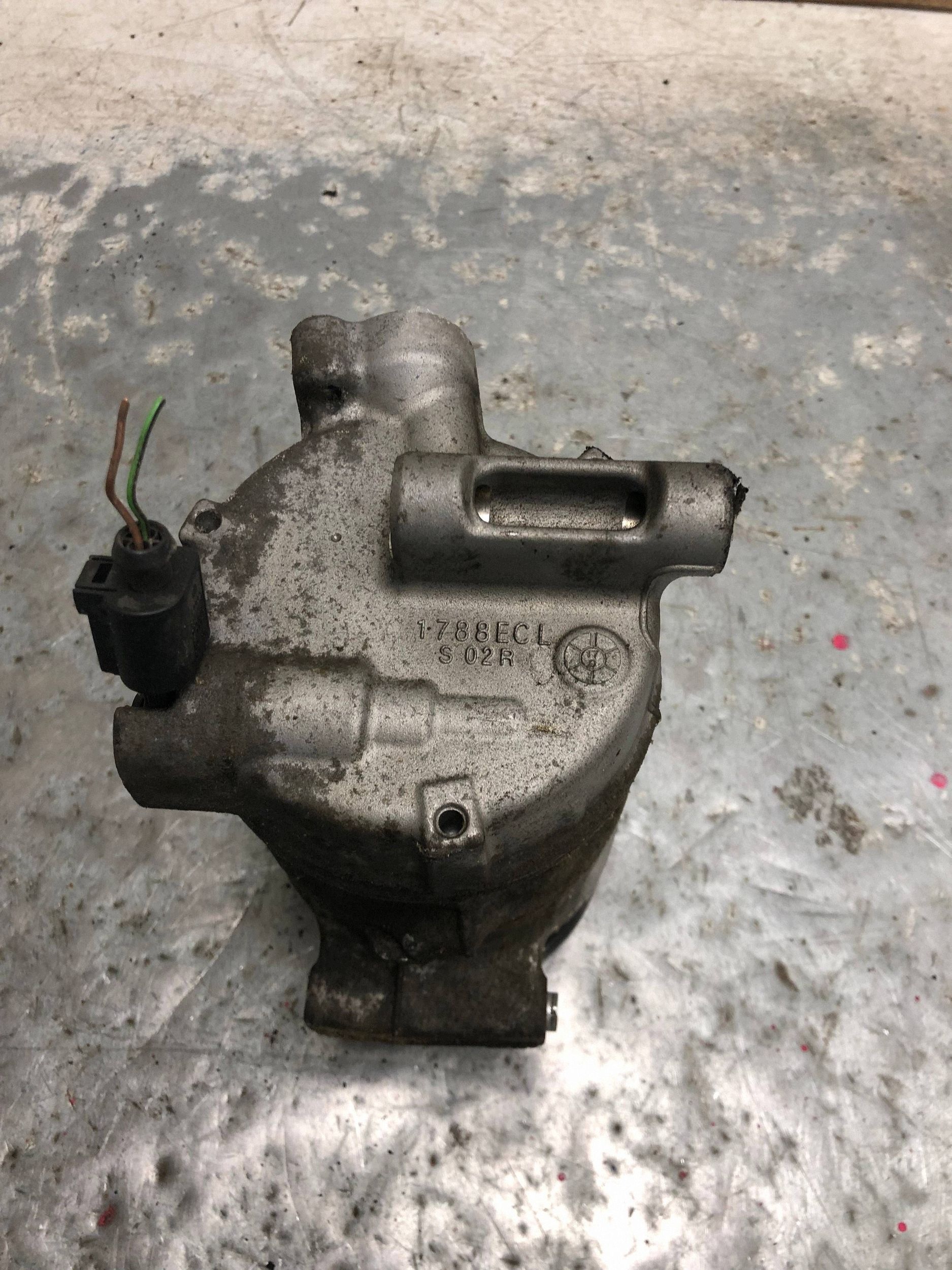 compressor compressor; of the air conditioning SKODA RAPID 5Q0816803F