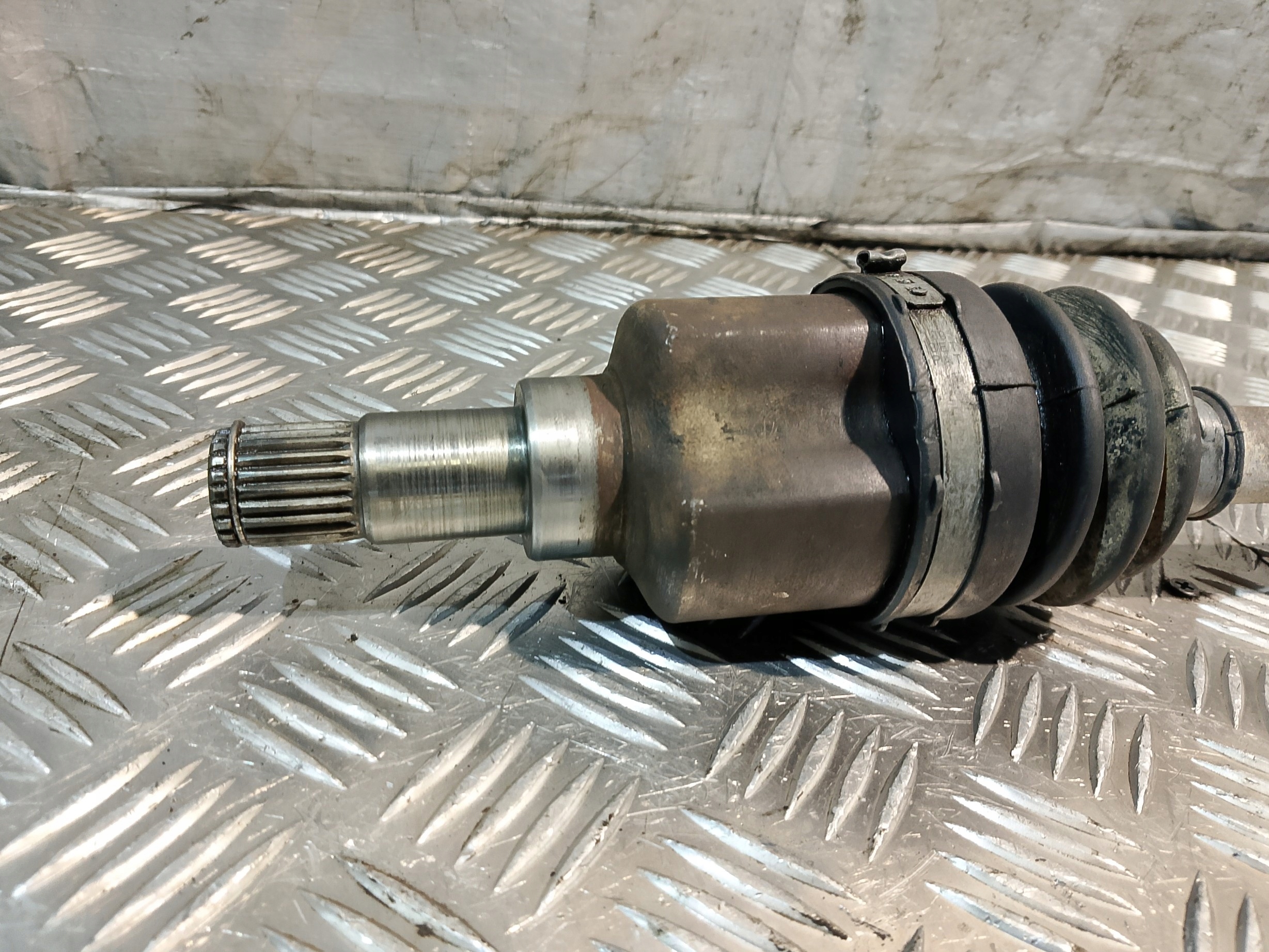 semi-axis left front short. FORD FIESTA MK6 1.4 TDI