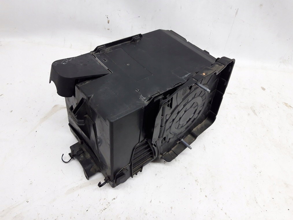 9801801880 - CITROEN C3 III 2016-корпус аккумулятора