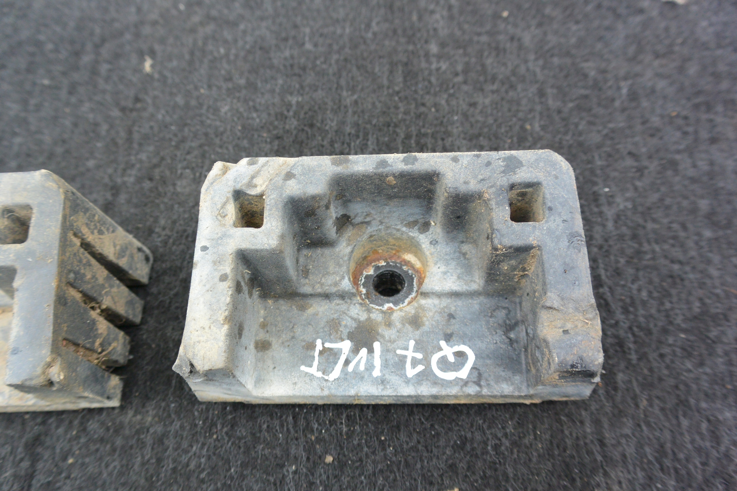 console below gear lever AUDI Q7 4L TOUAREG 7L
