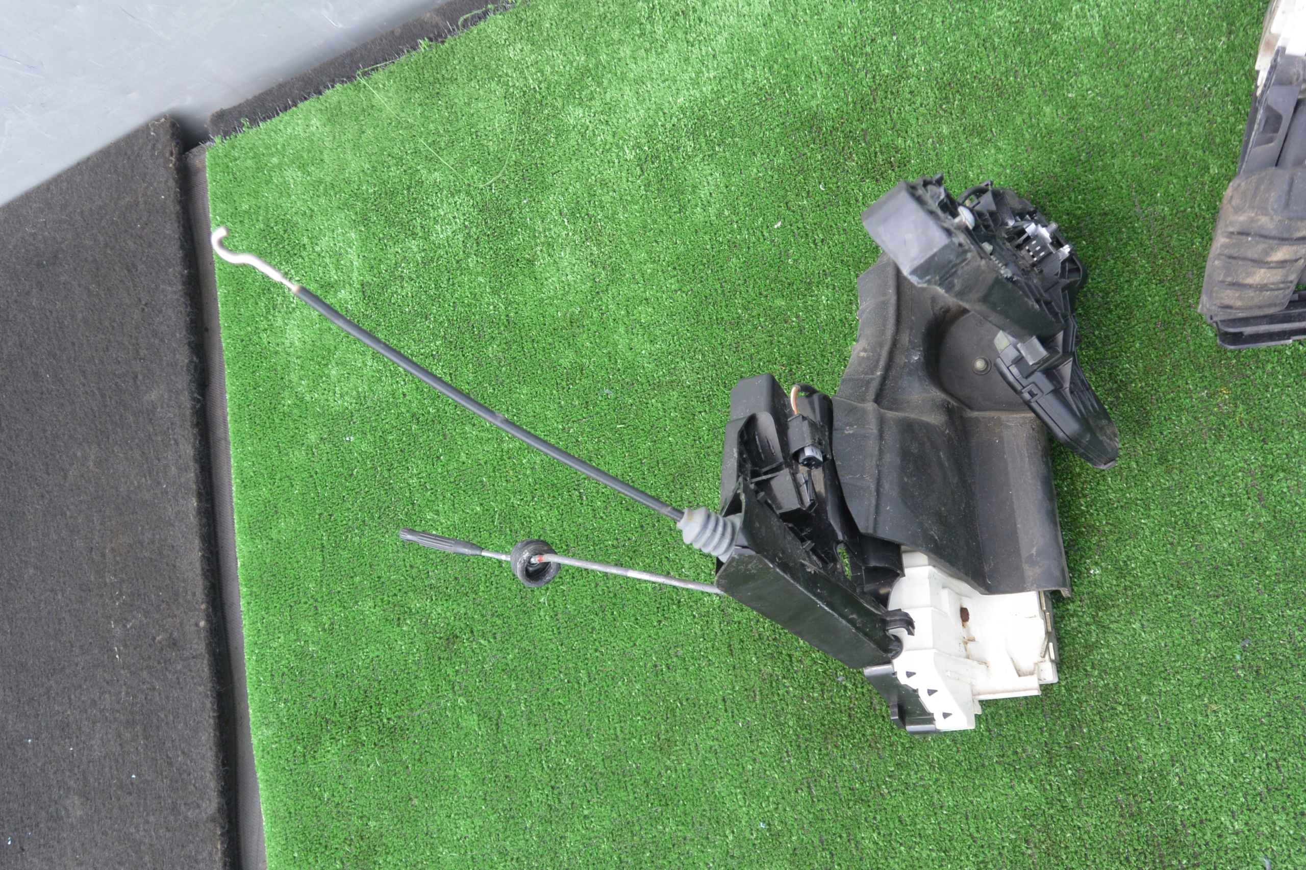 lock door right left front rear part MERCEDES W251 EU