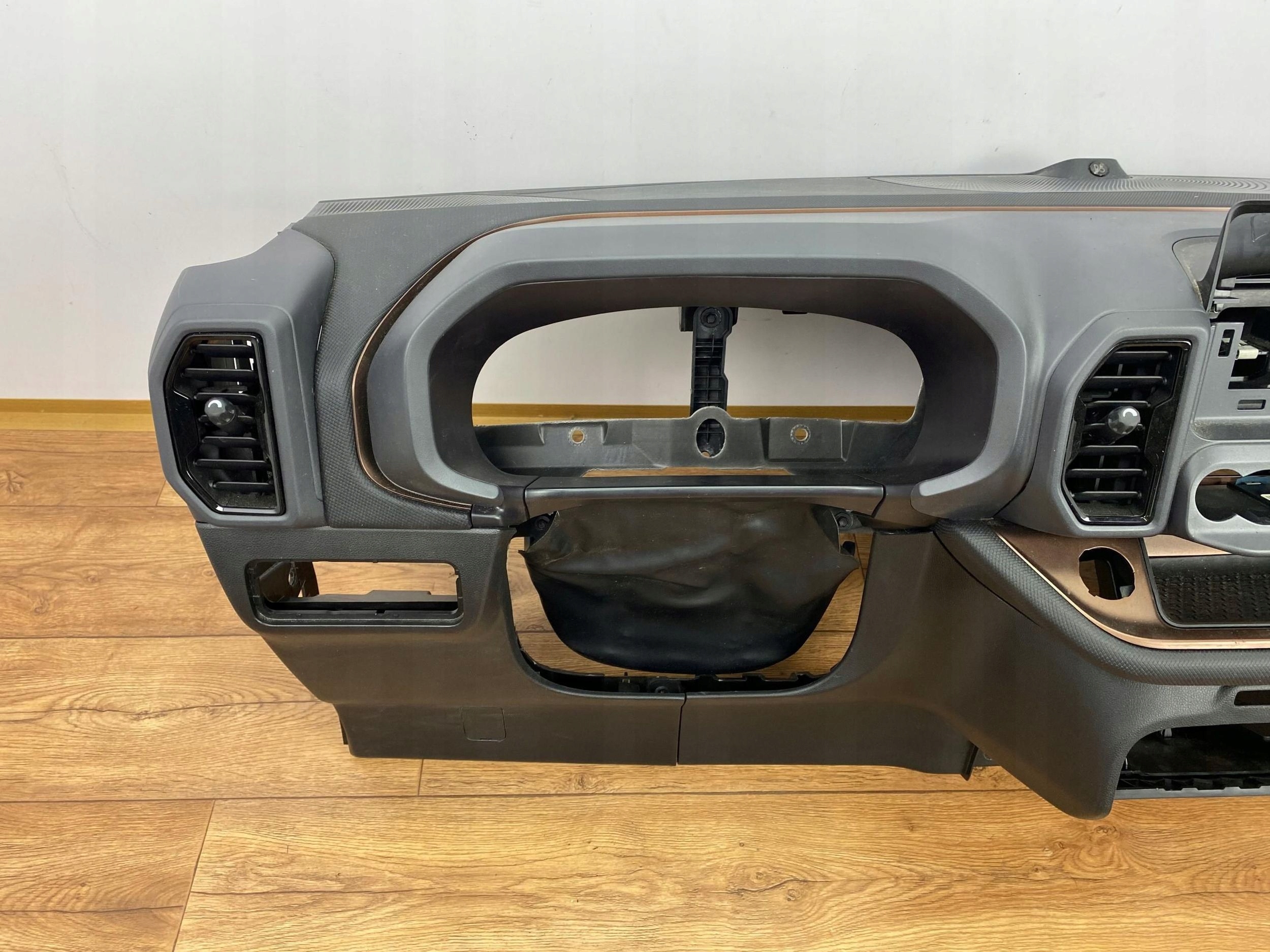 console dashboard instrument panel Ford Bronco Sport 2020+