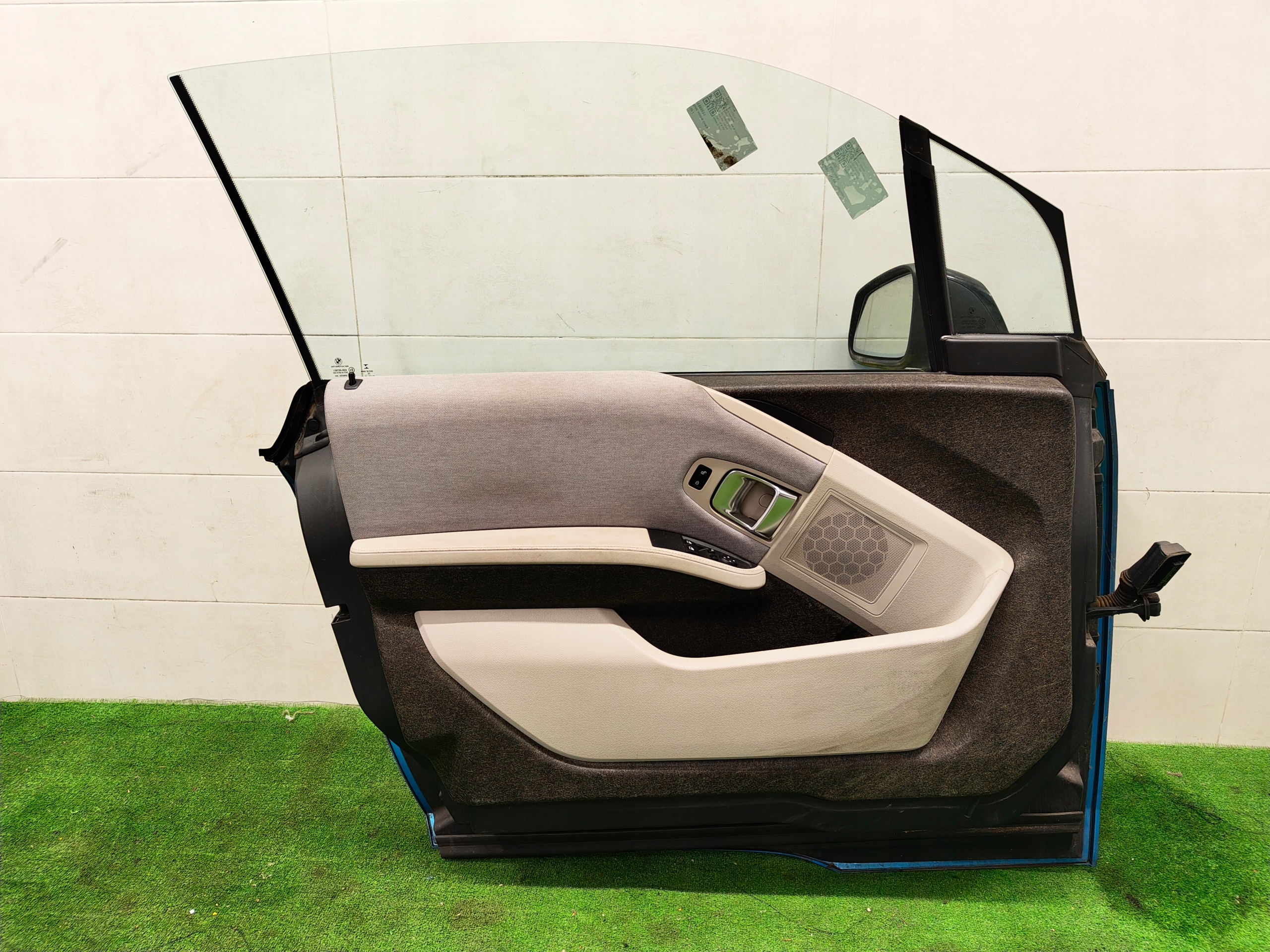BMW i3 door left front mirror colour C04