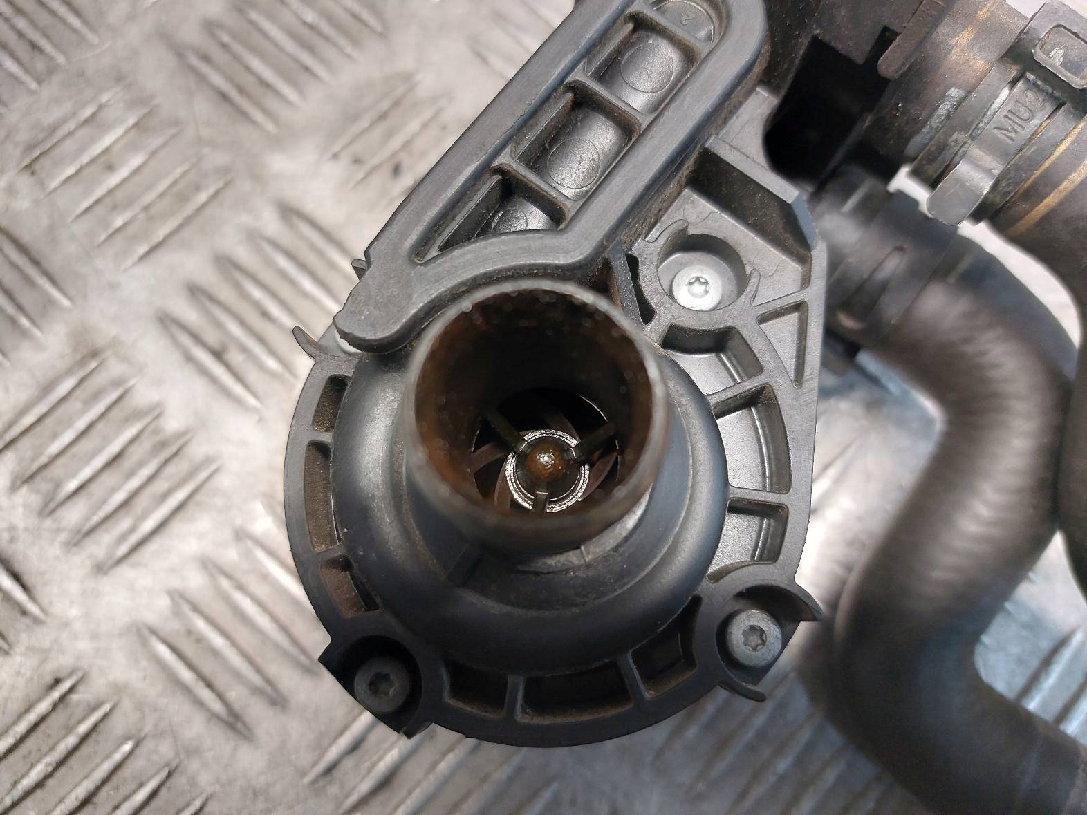 water pump AUDI A6 C6 2.0 TDI 4F2819372