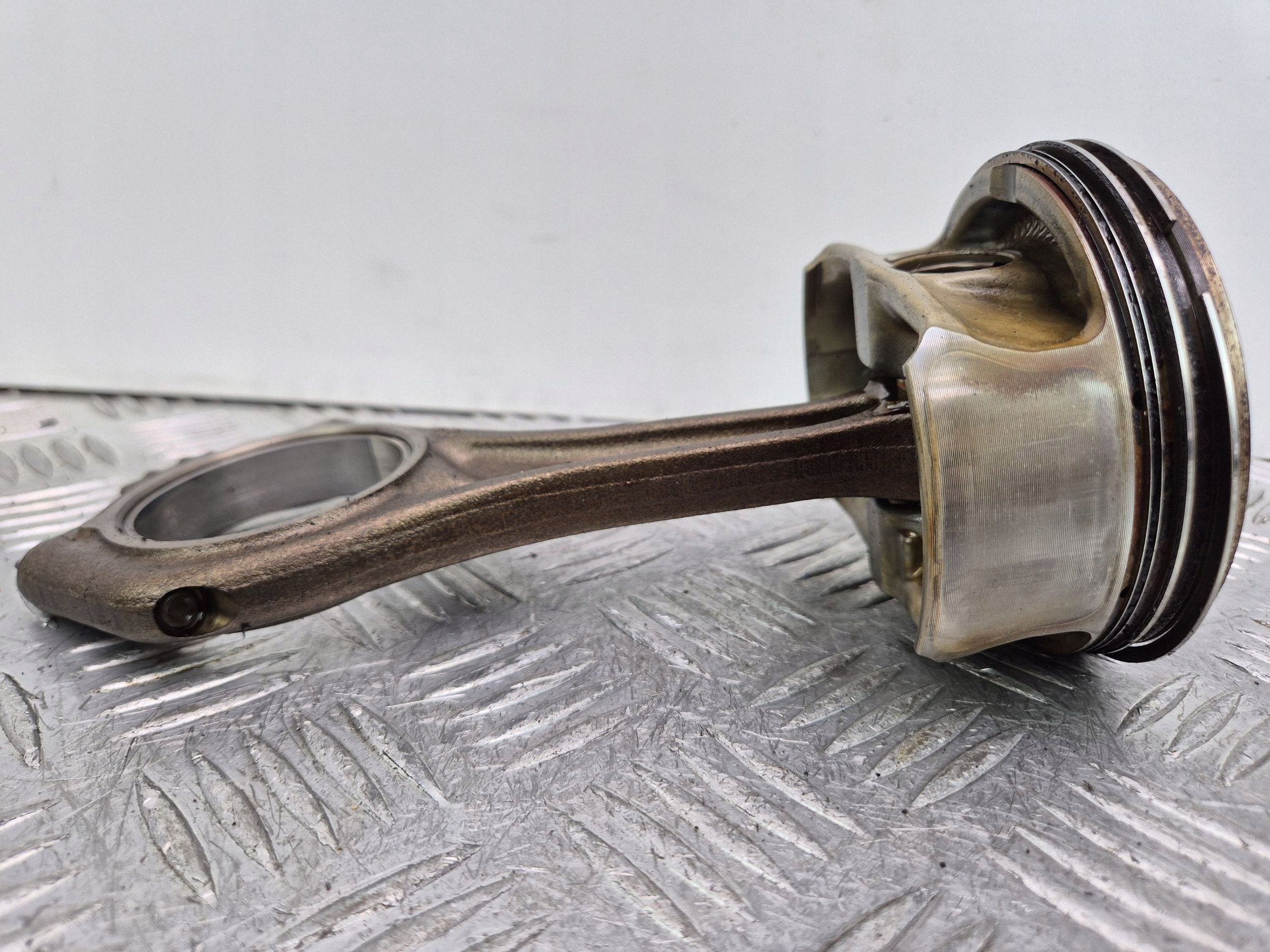 Piston avec bielle BMW BMW 5 E60 E61 550i 4.8 7544525 N62B48B