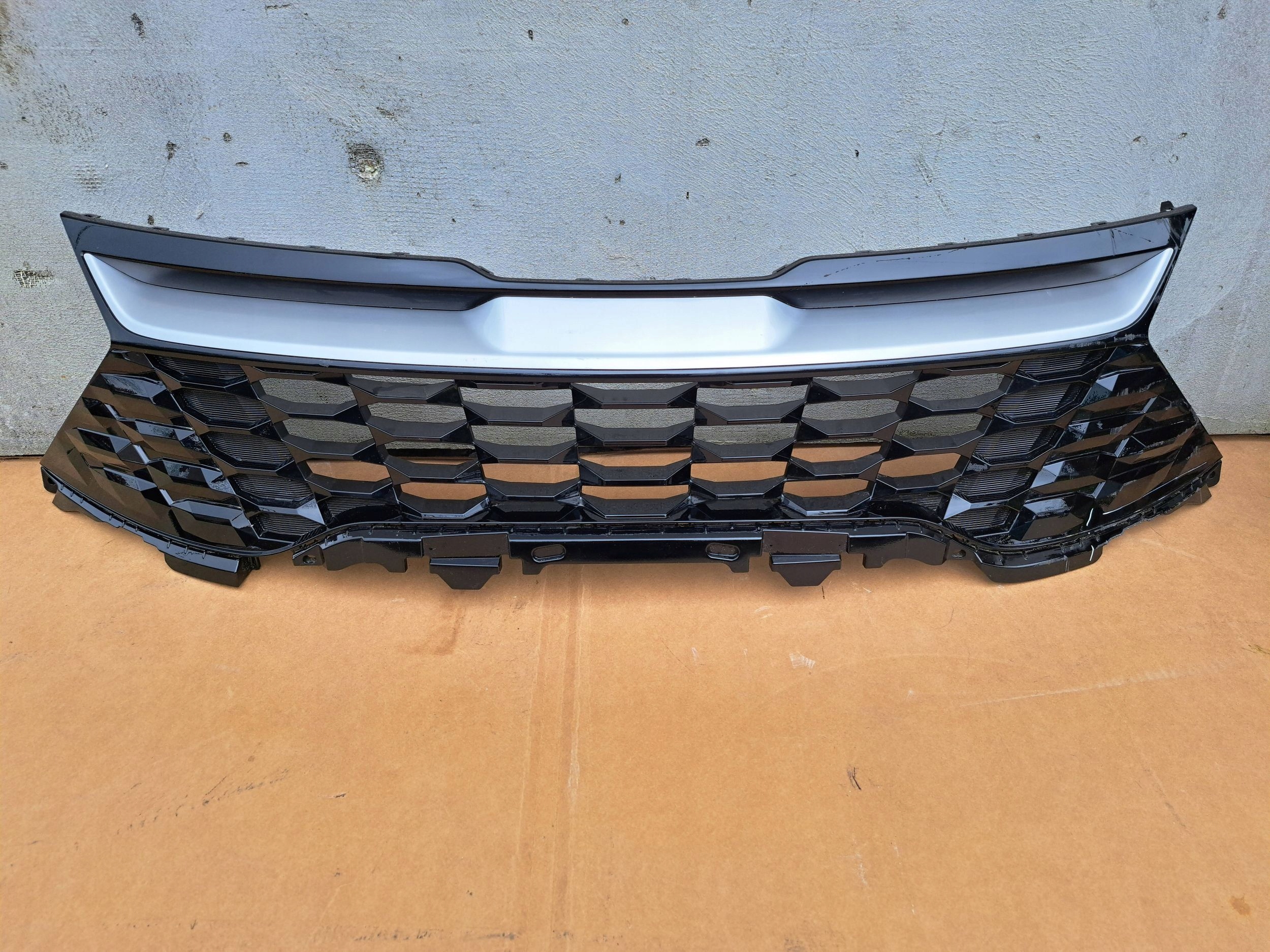 KIA SPORTAGE V 21 - GRILL ATRAPA