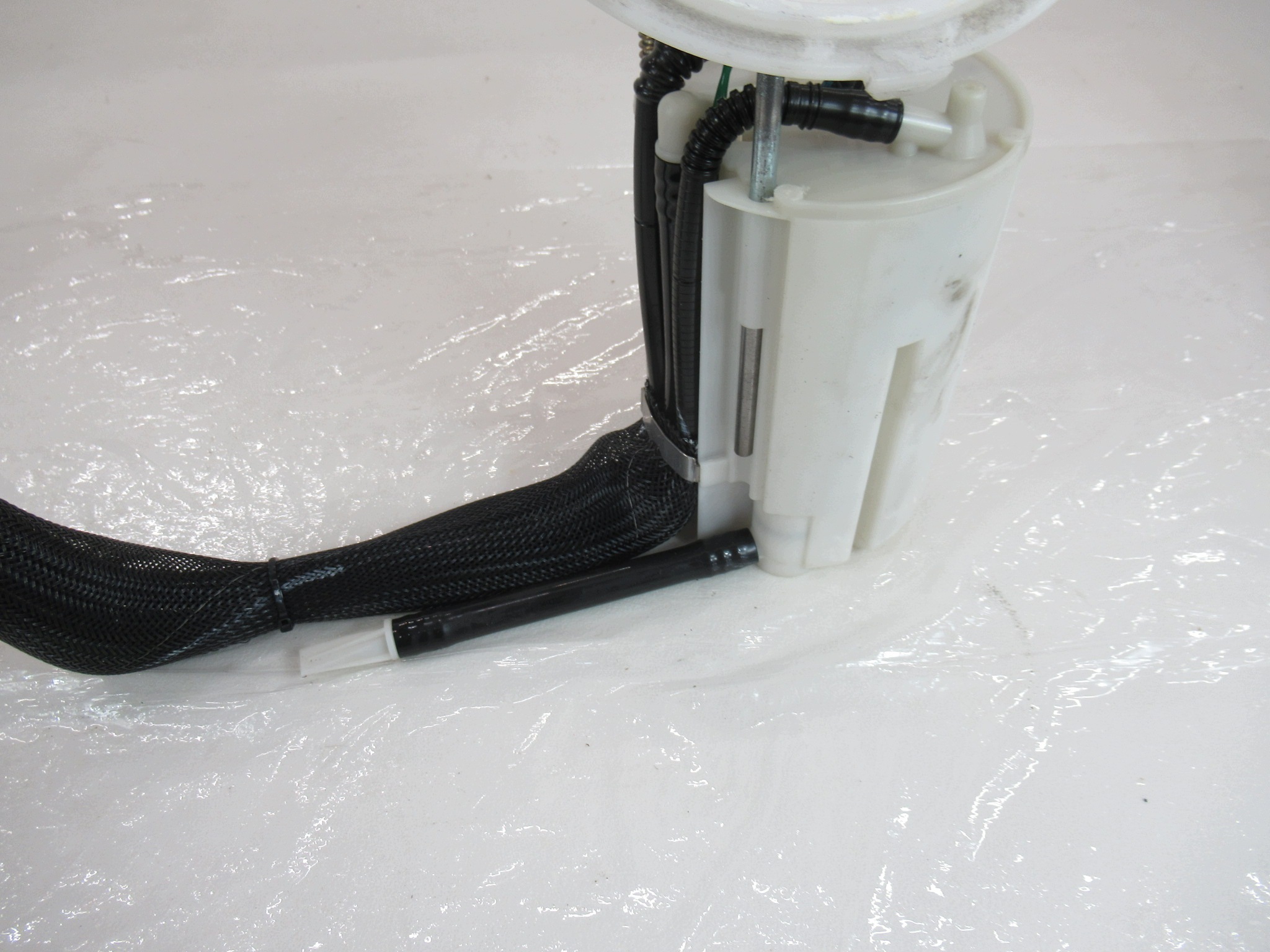 feed pump w tank BMW 5 e60 e61 2.2 2.5 3.0 M54 petrol