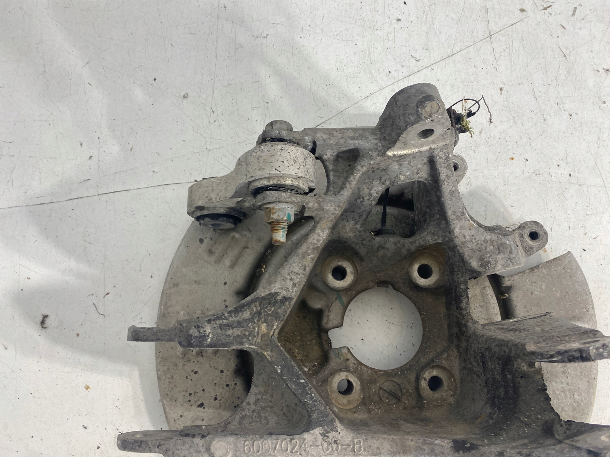 поворотный кулак, цапфа правая зад tesla MODEL S европа