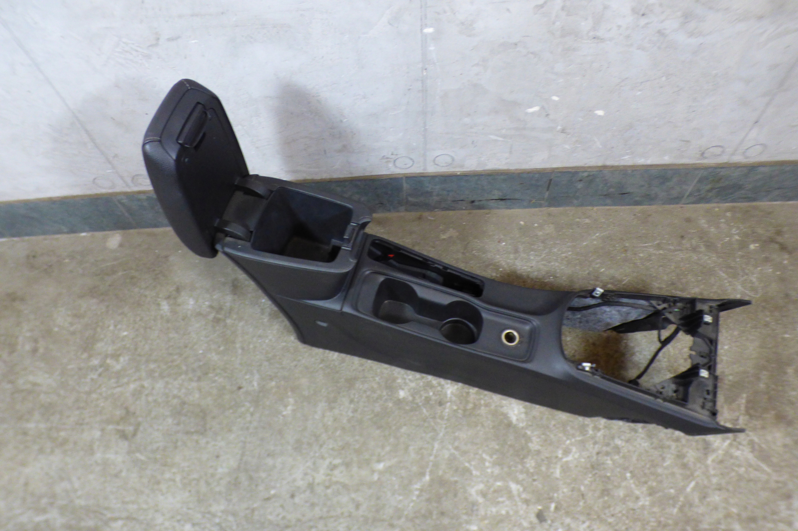 tunel central armrest EUROPA st.BDB 39030127 Opel Astra K V