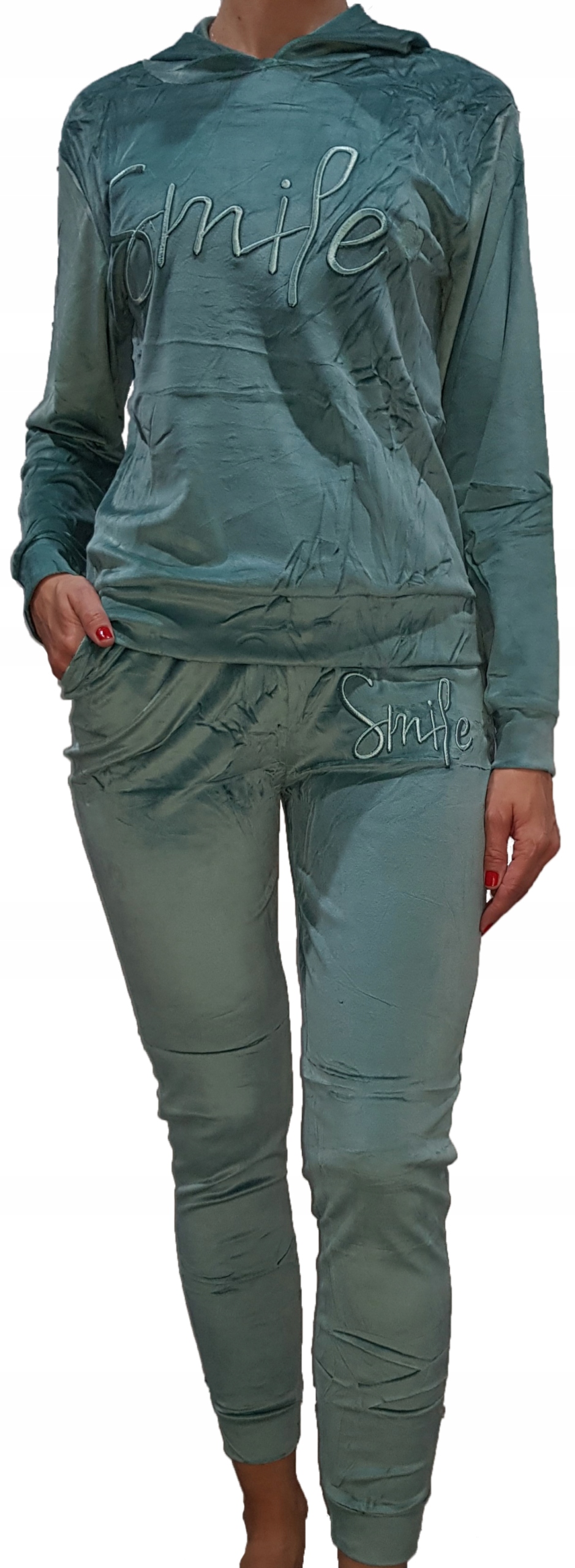 

Komplet Dresowy welurowy z kapturem, napisem L/XL
