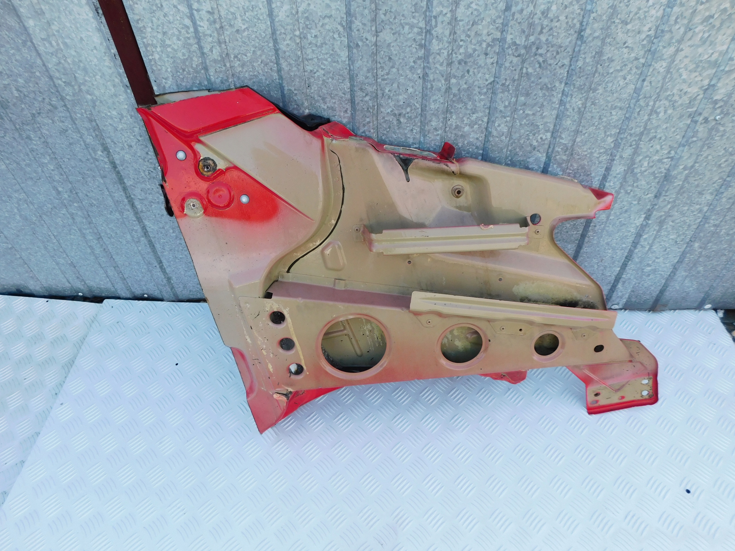 Mercedes Sprinter 906 LONGHERONE fartuch bok parafango Destra 06-18r rosso