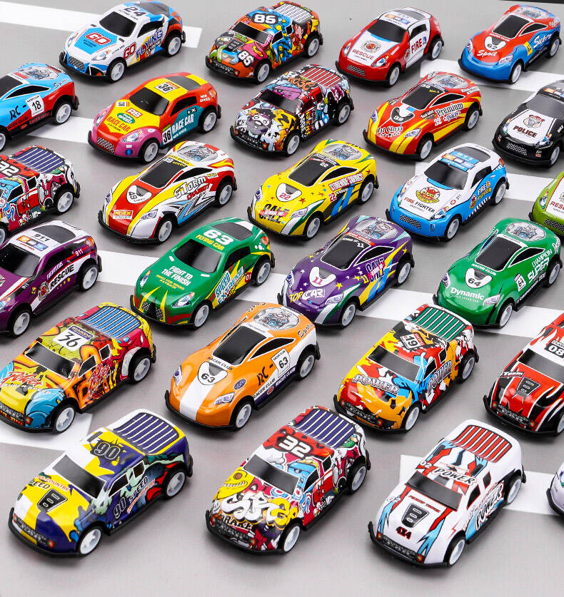 ZESTAW AUTEK z napędem W SKRZYNCE KUFERKU SAMOCHODÓW AUT Metalowe RESORAKI Bohater brak