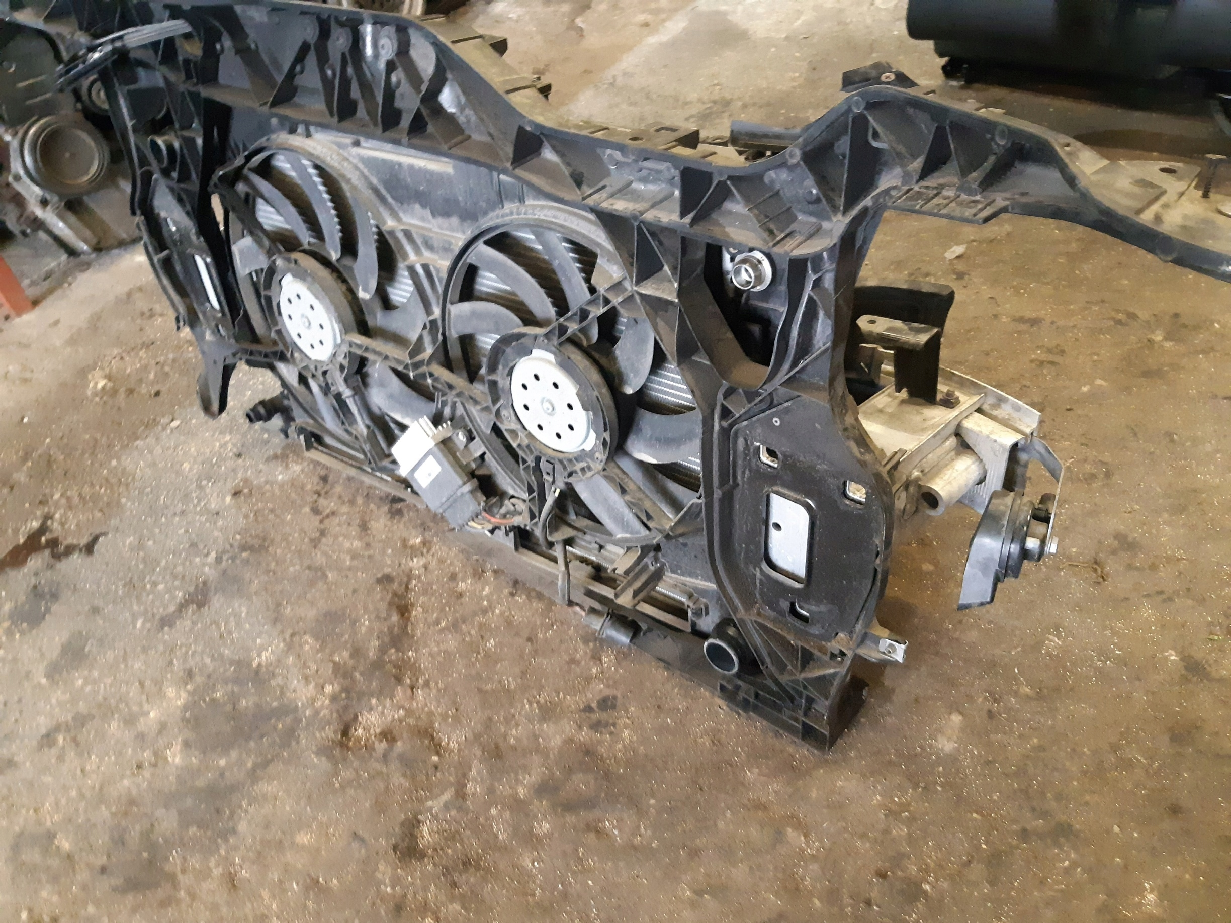AUDI Q5 3.2 FSI support panel for radiators radiator pillar