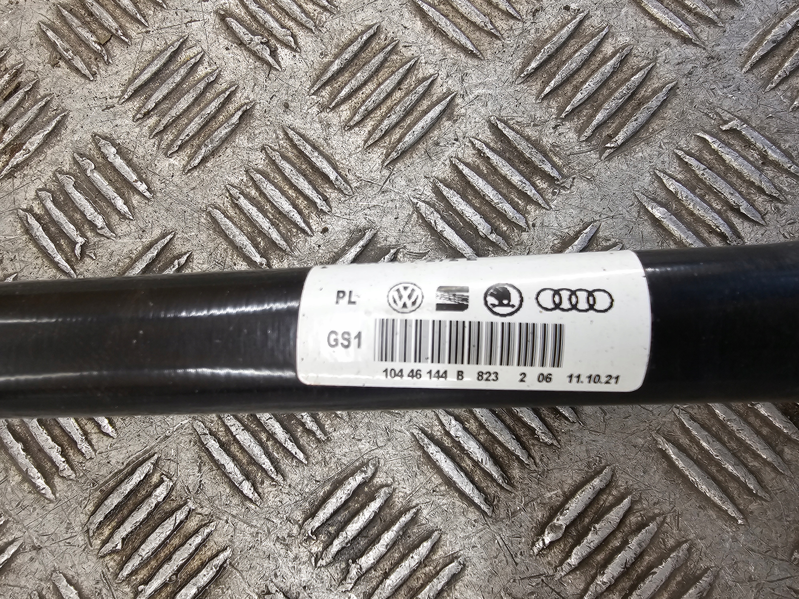 VOLKSWAGEN T6.1 2.0 TDI semi-axis right 7LA407272E