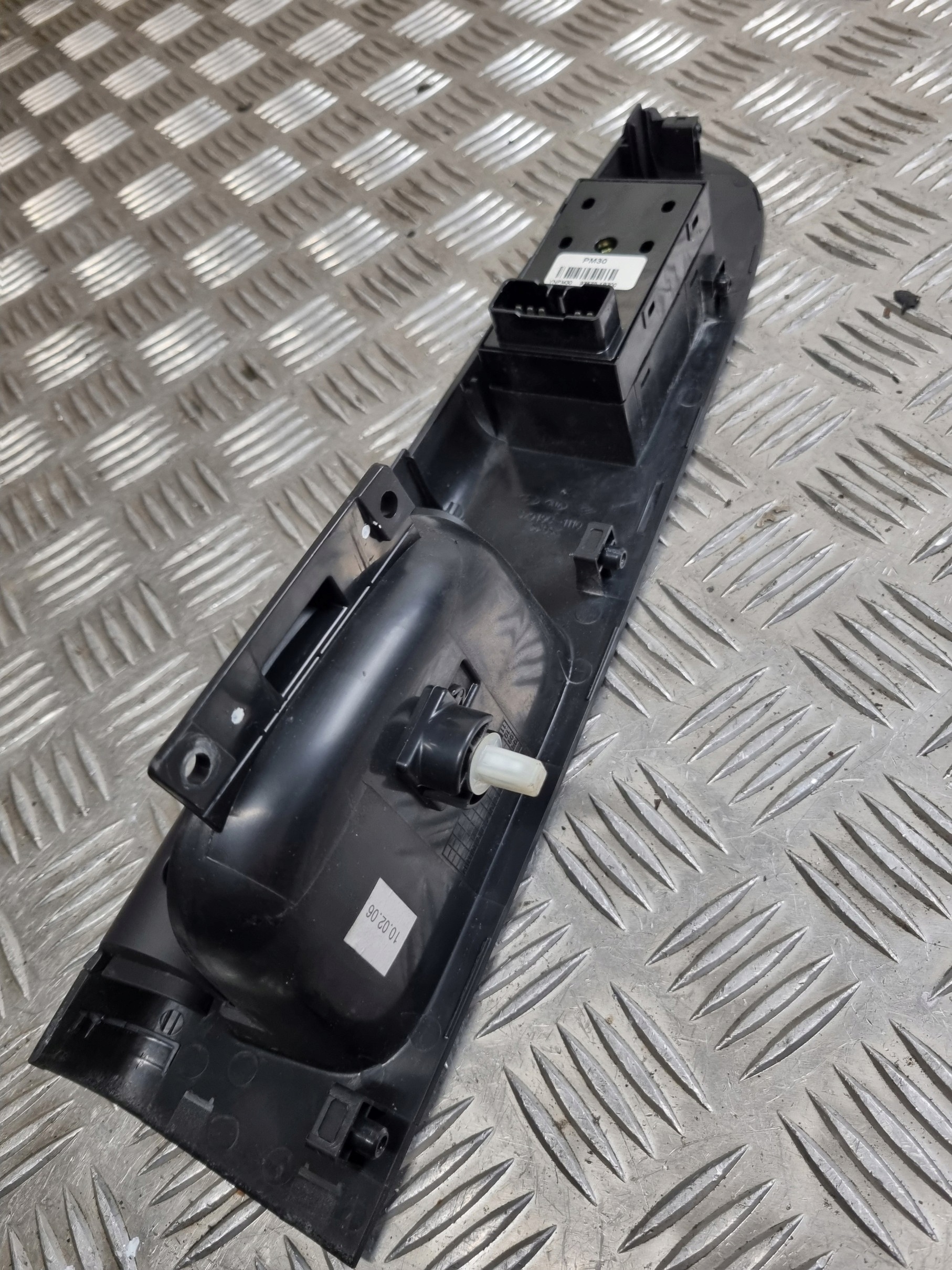 bouton PANEL vitre KIA VENGA 11R