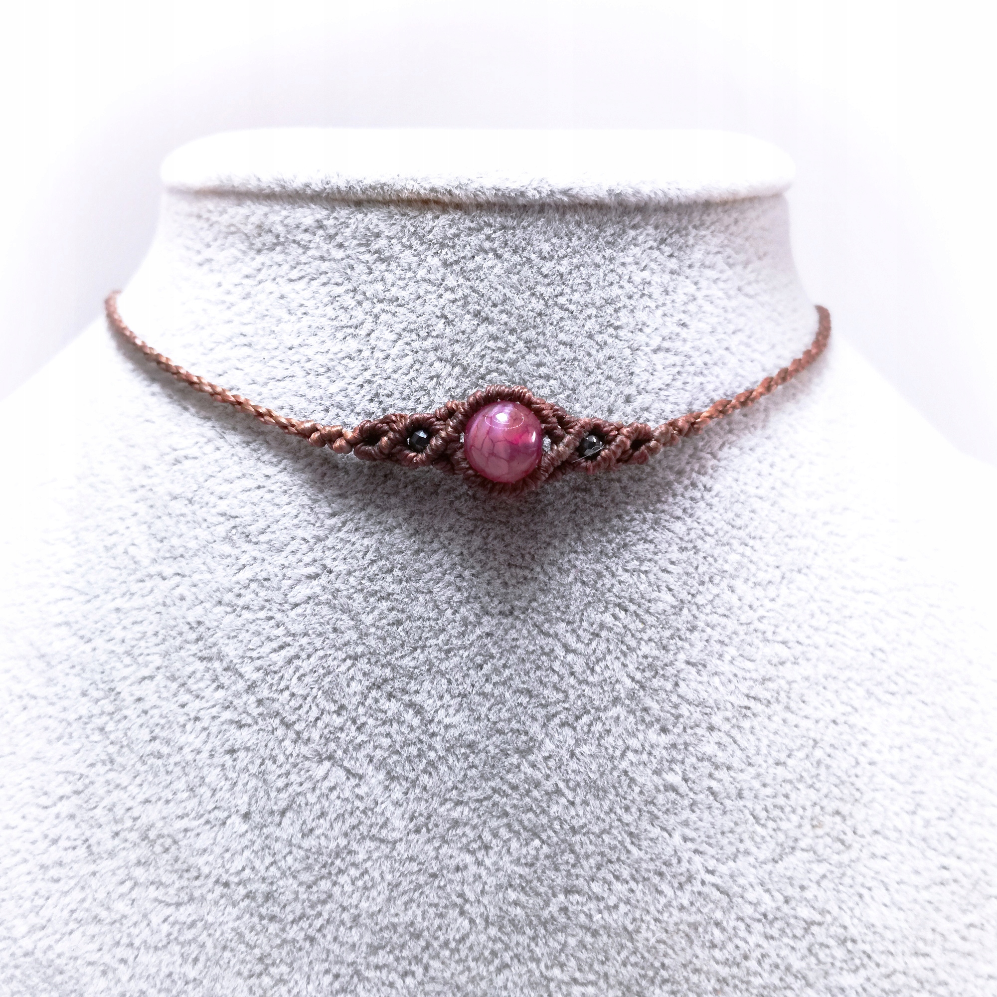 Uno achát v makru náhrdelník choker pletený hnědý mikro makramé