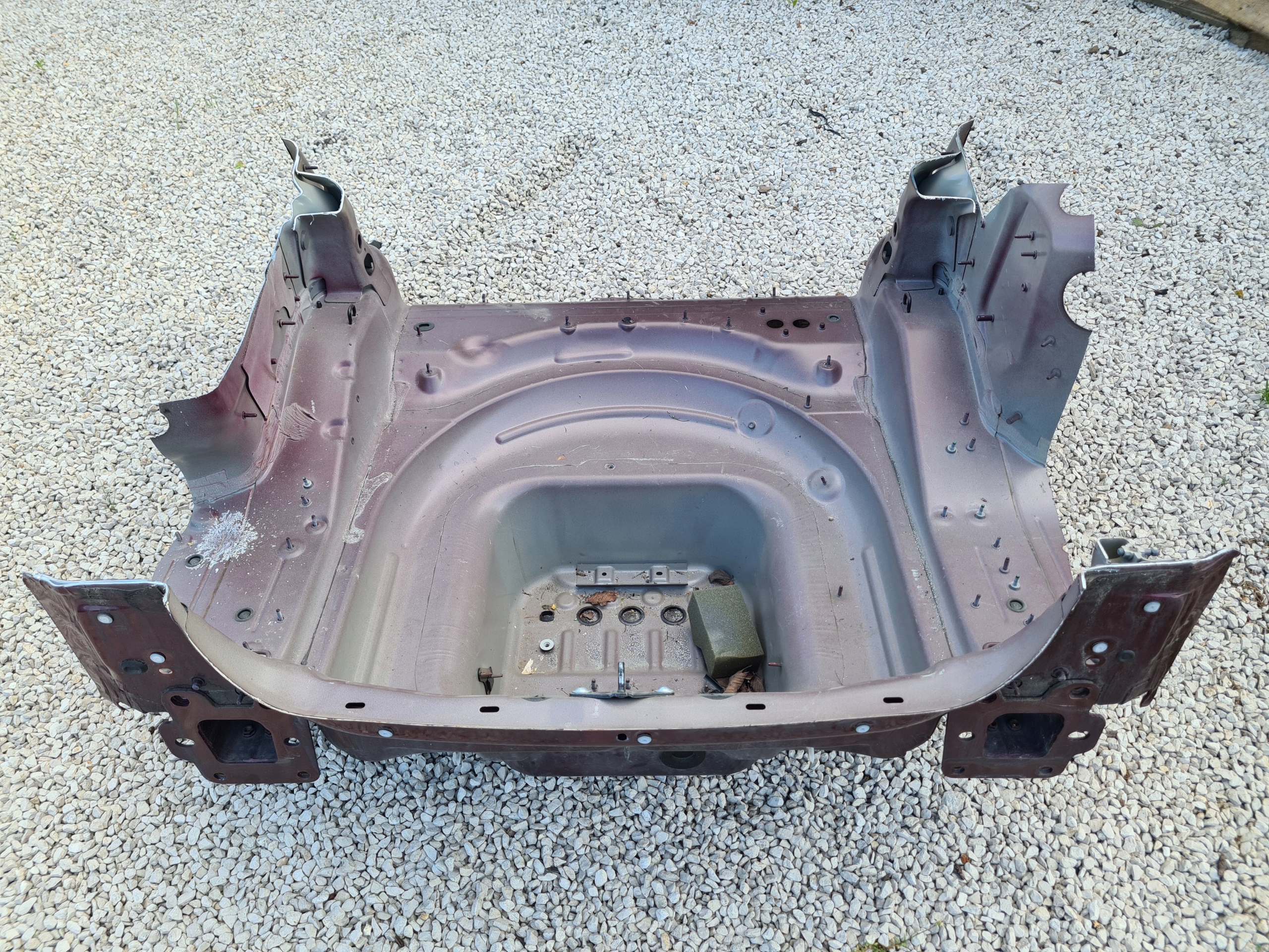 PAS TYŁ TYLNY WANNA WNĘKA JAGUAR XE X760 15-