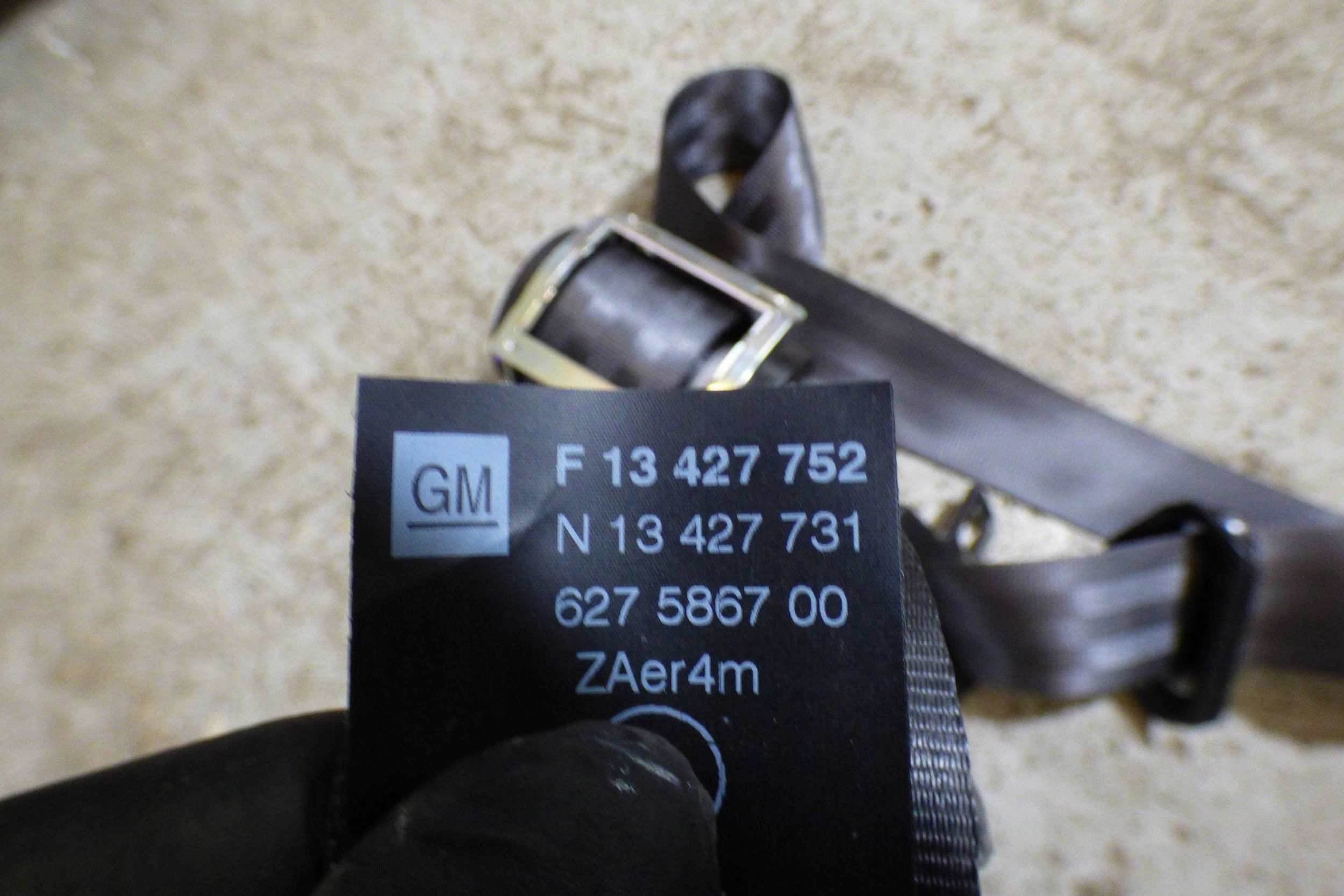 Opel Corsa E 3DRZWI Sitz Gurten zapinki KPL.