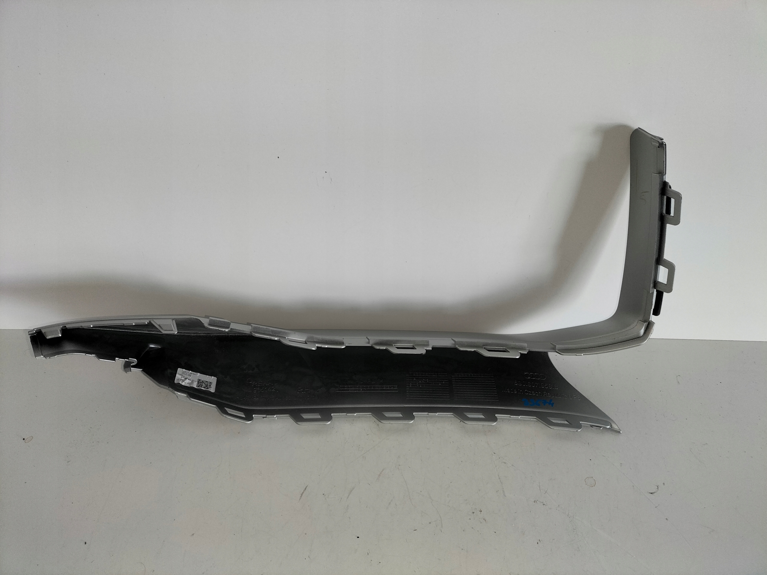 moulding cap of a bumper front right AUDI TT TTRS 8S0 LIFT 18