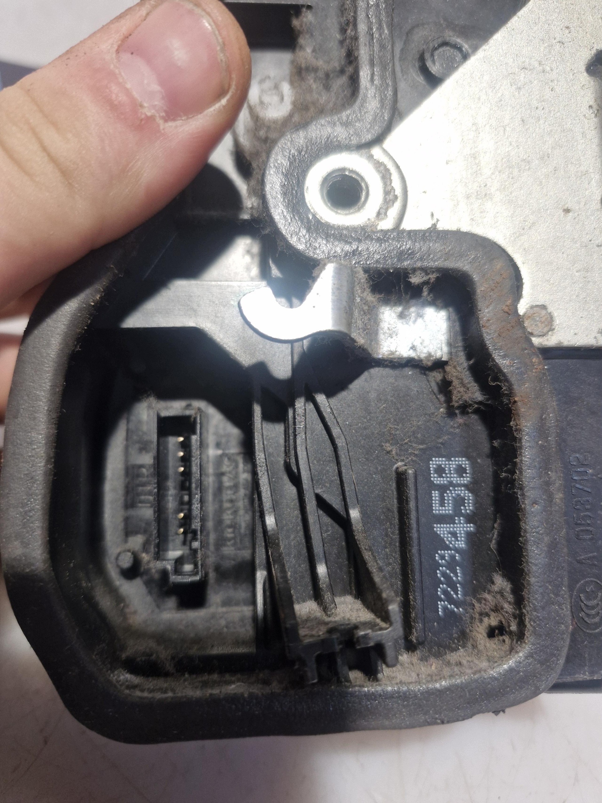 7229458 BMW E60 E61 E71 E87 E90 F10 F30 schloß tür hinten rechts
