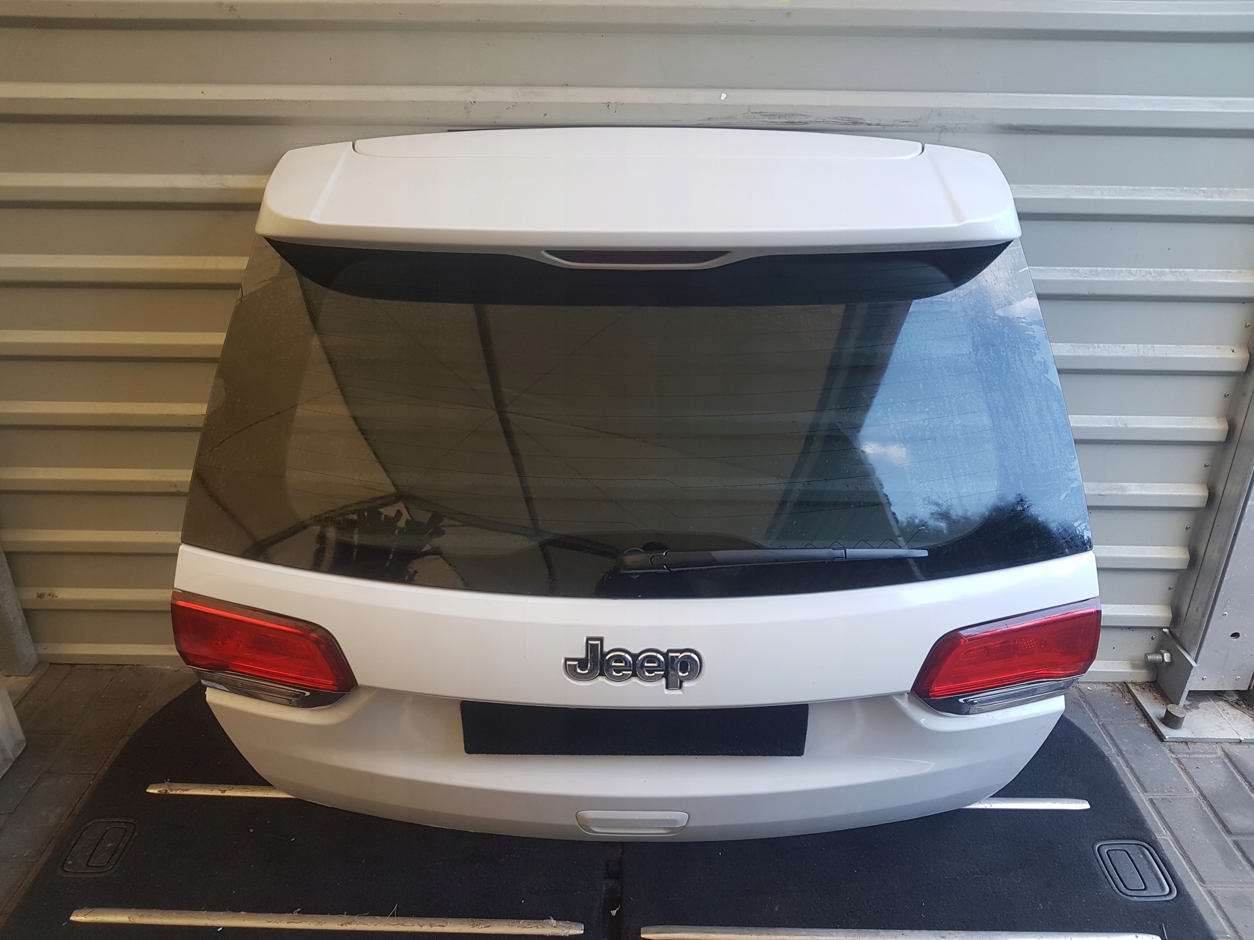 JEEP GRAND CHEROKEE WK2 14- KLAPA BAGAŻNIKA PWD